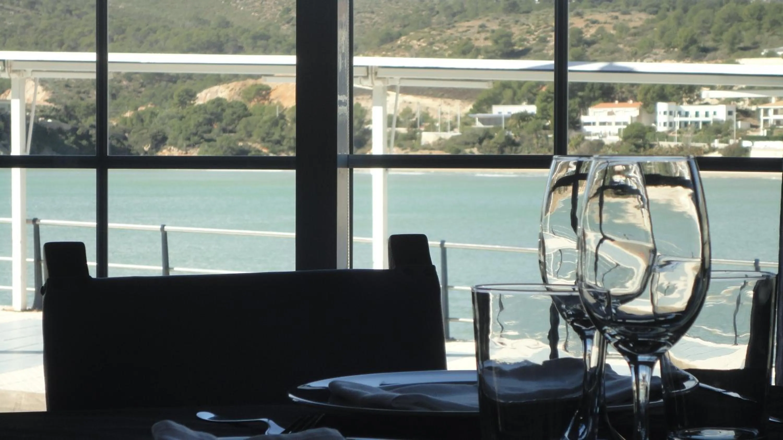 Restaurant/places to eat in Hotel Marina