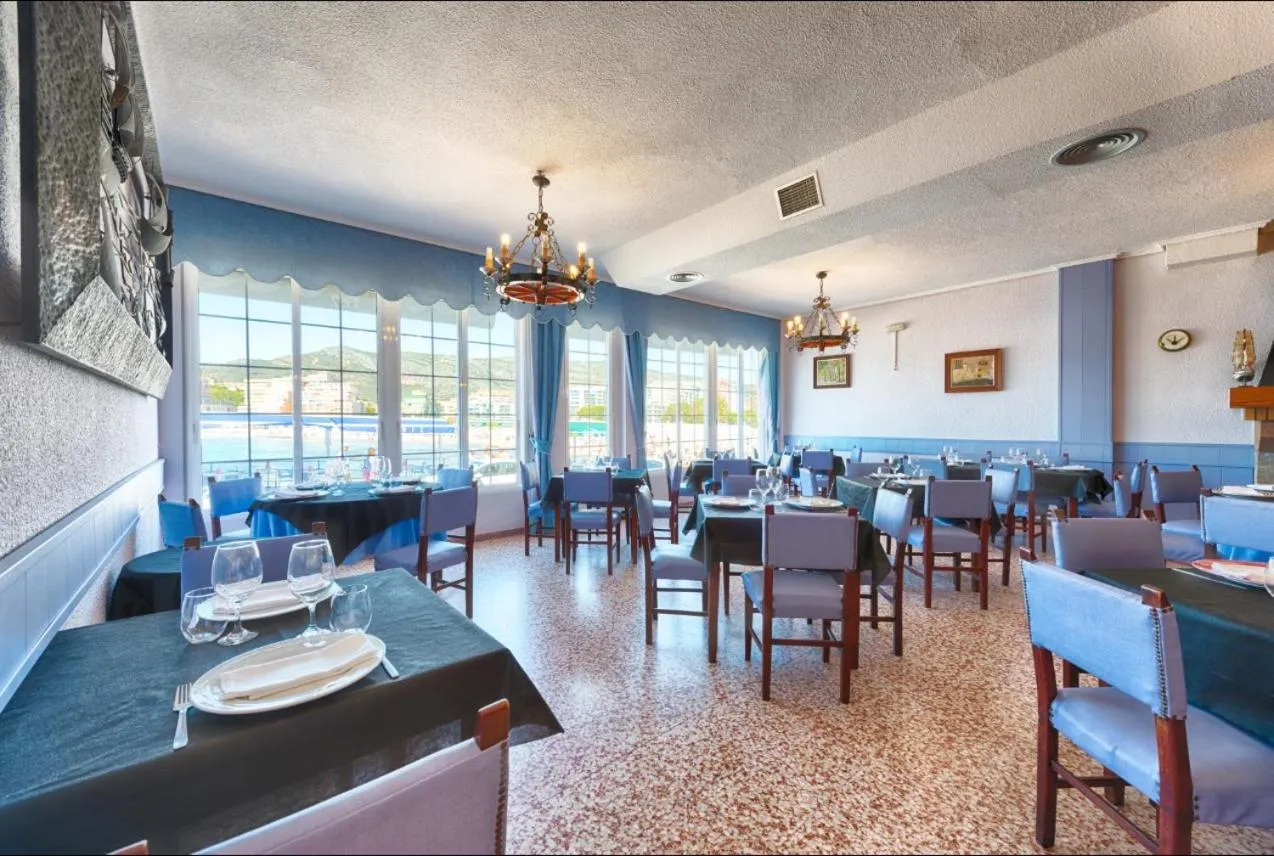 Restaurant/places to eat in Hotel Marina