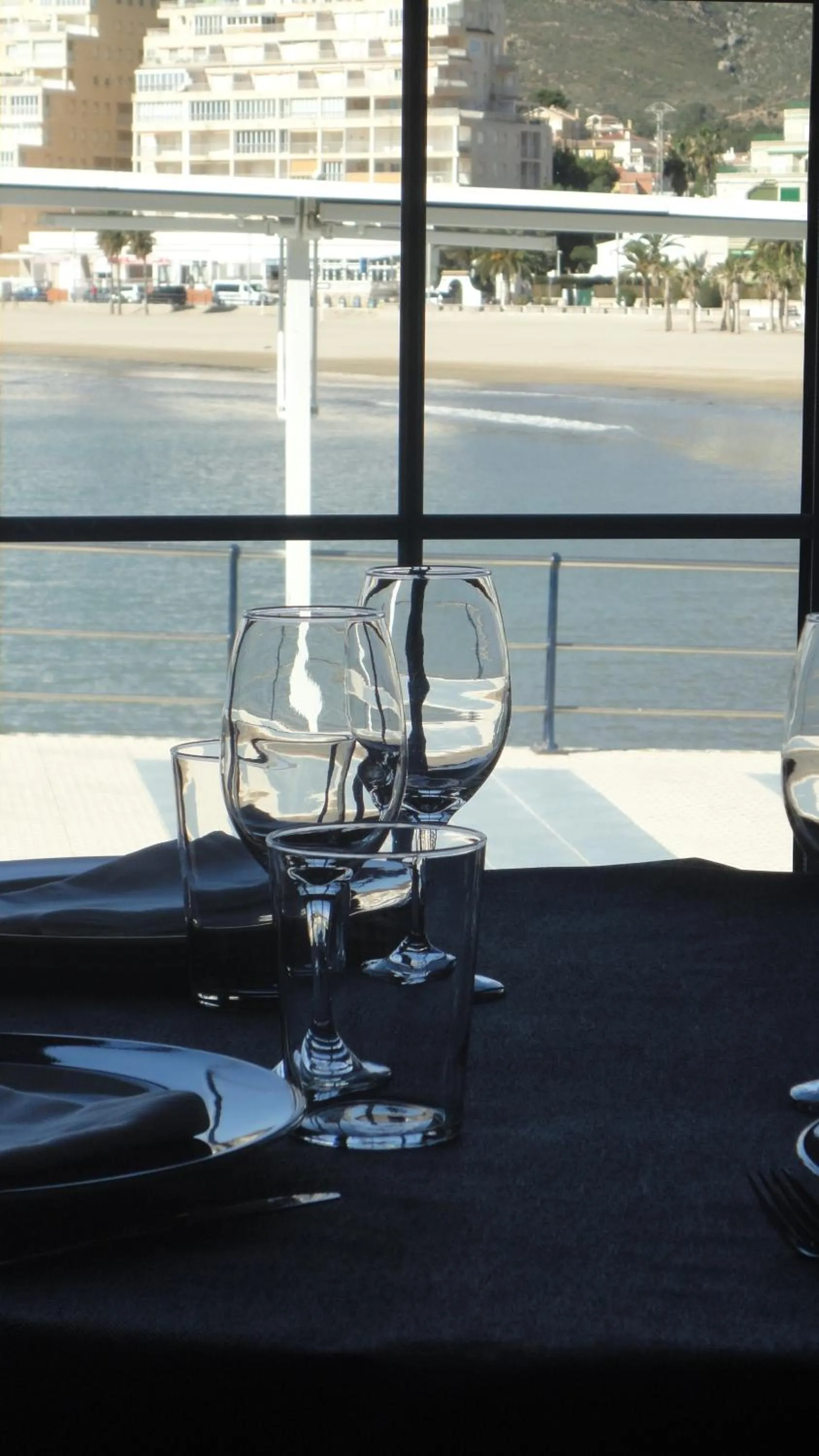 Restaurant/places to eat in Hotel Marina