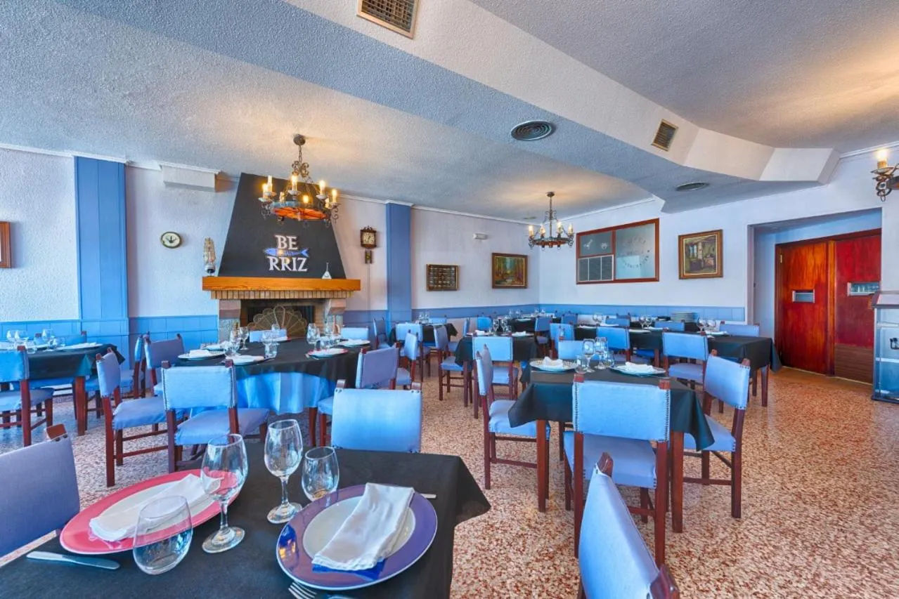 Restaurant/places to eat in Hotel Marina