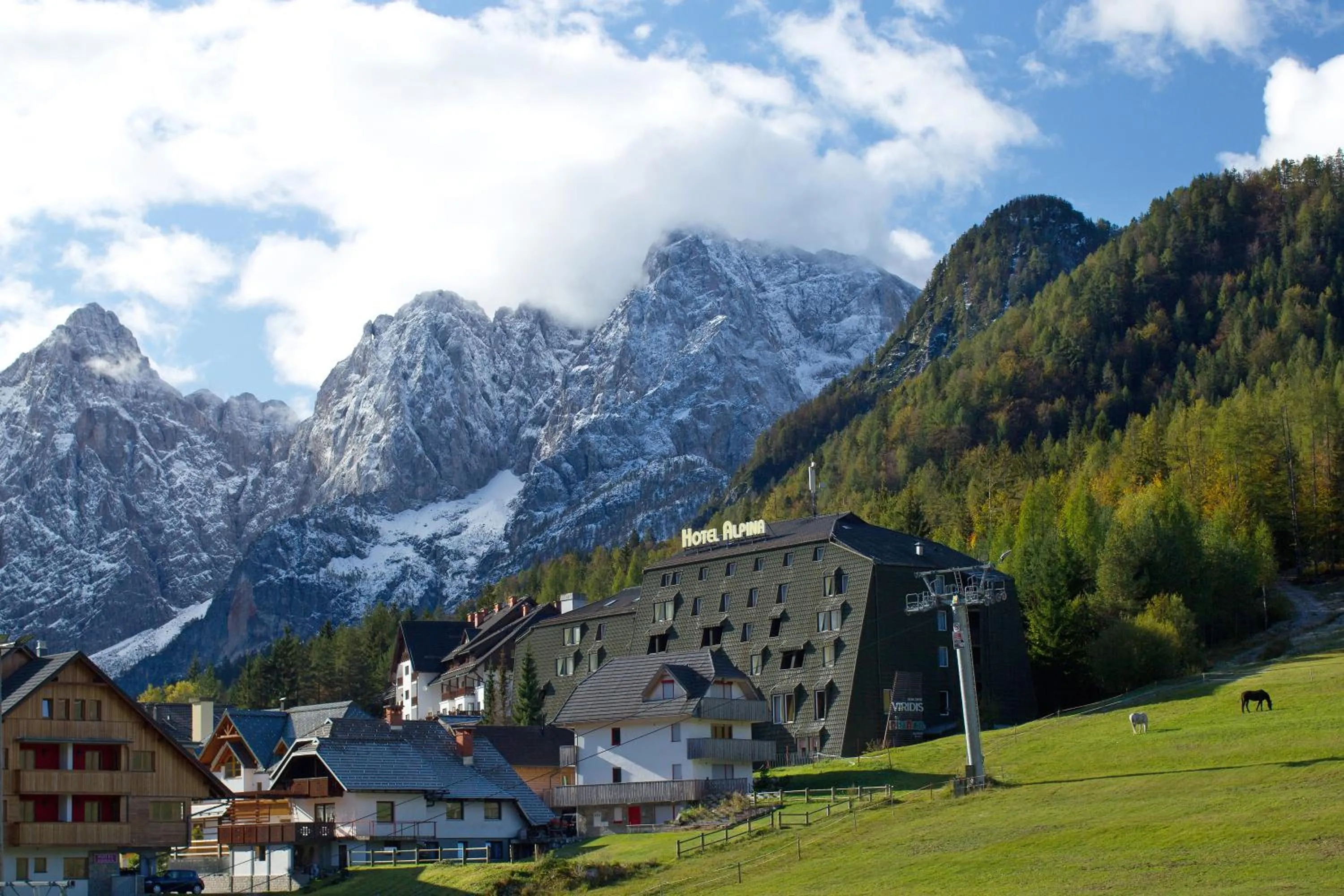 Facade/entrance in Hotel Alpina