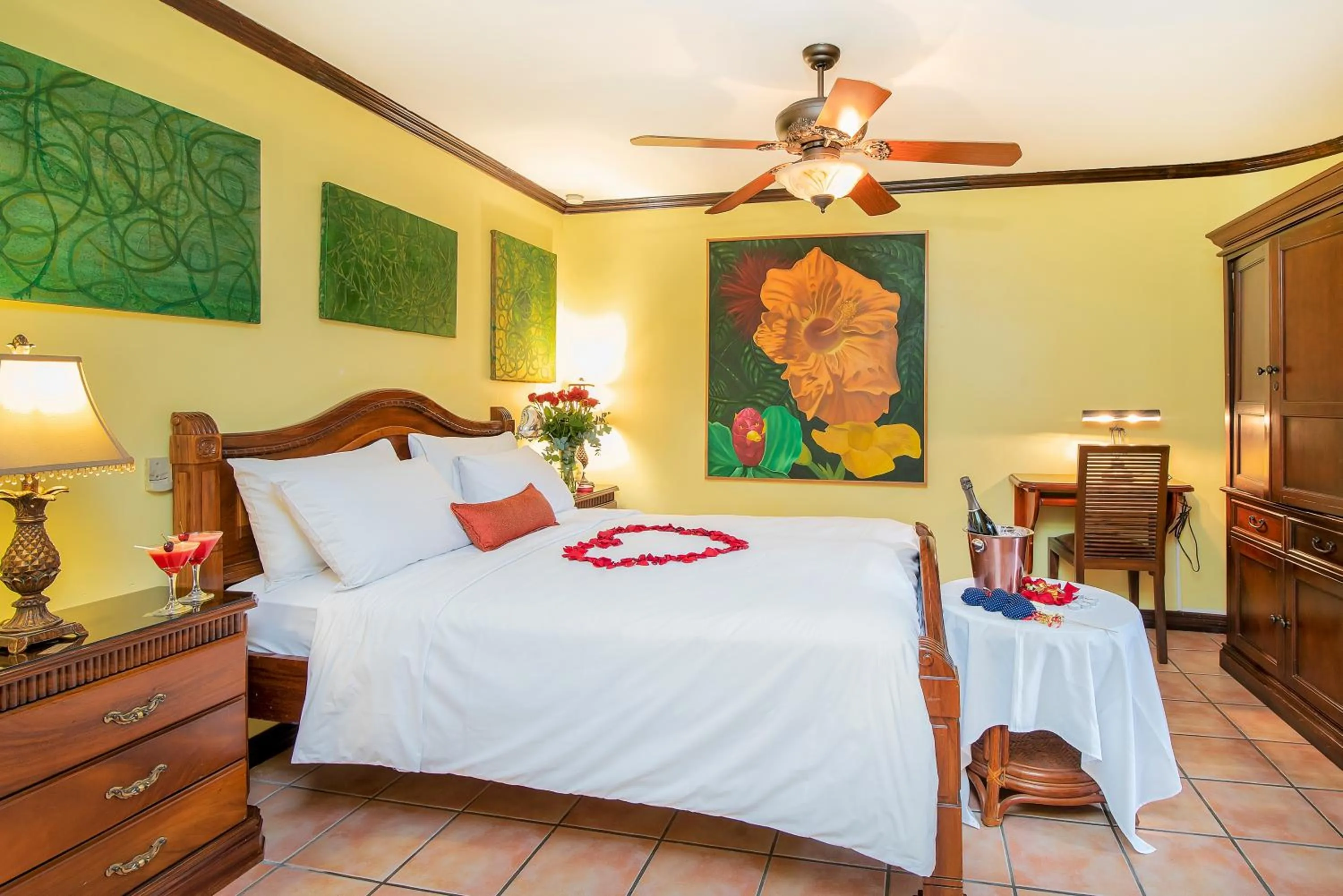 Bed in Hotel Casa Roland San Jose