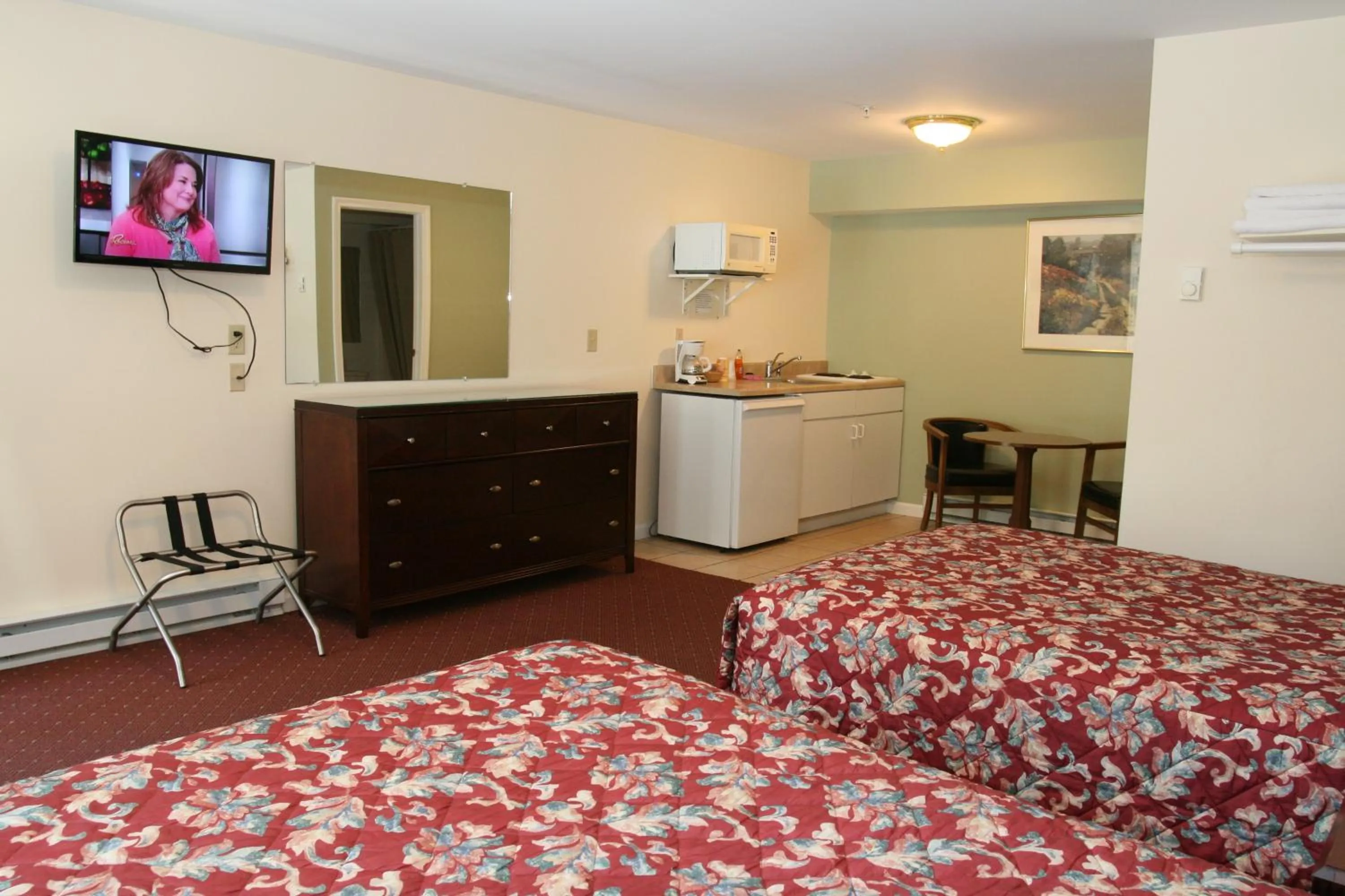 Photo of the whole room, Bed in Studio Motel of Lake George