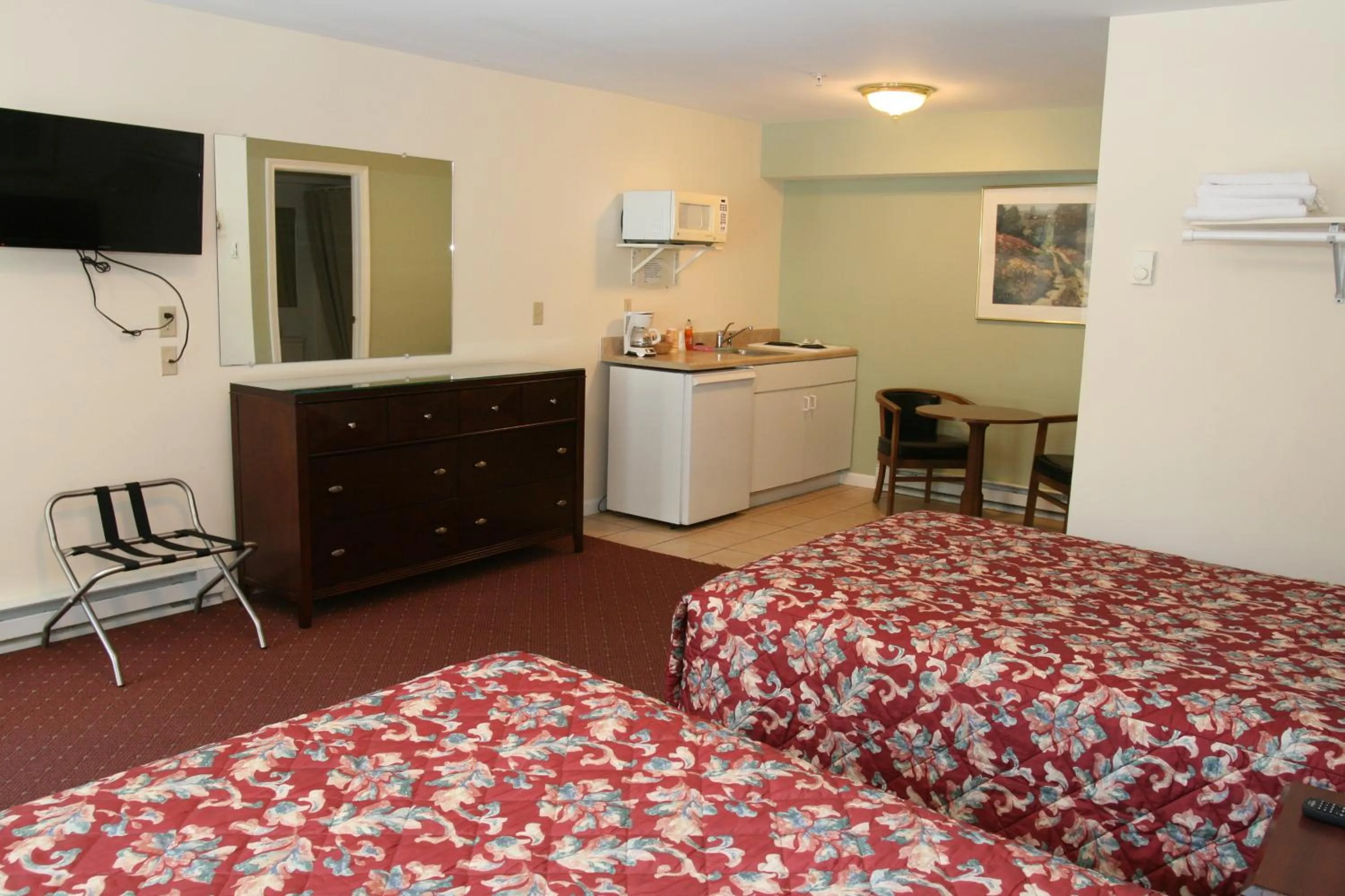 Photo of the whole room, Bed in Studio Motel of Lake George
