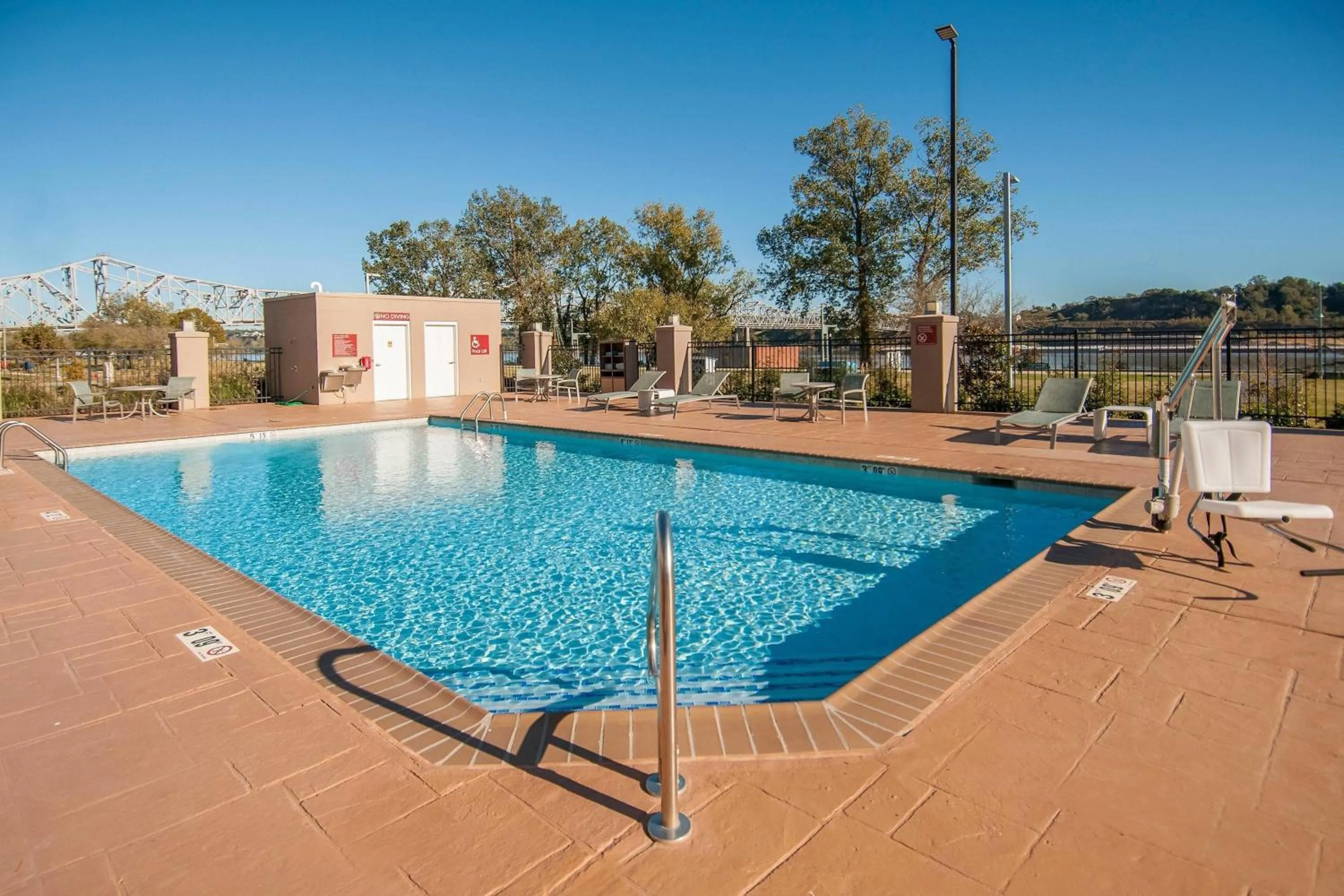 Swimming pool in TownePlace Suites by Marriott Vidalia Riverfront