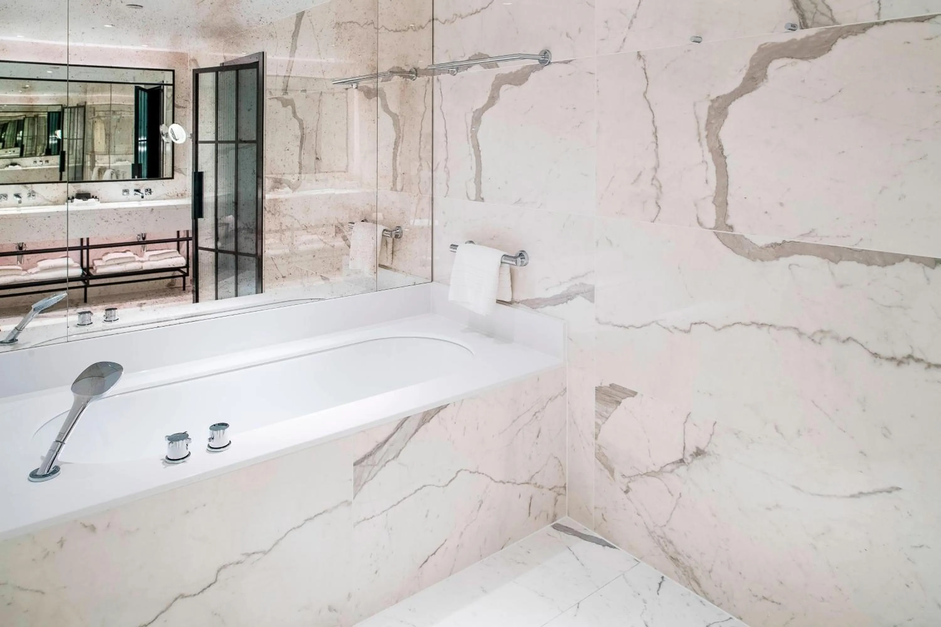 Bathroom in The Dixon, Tower Bridge, Autograph Collection