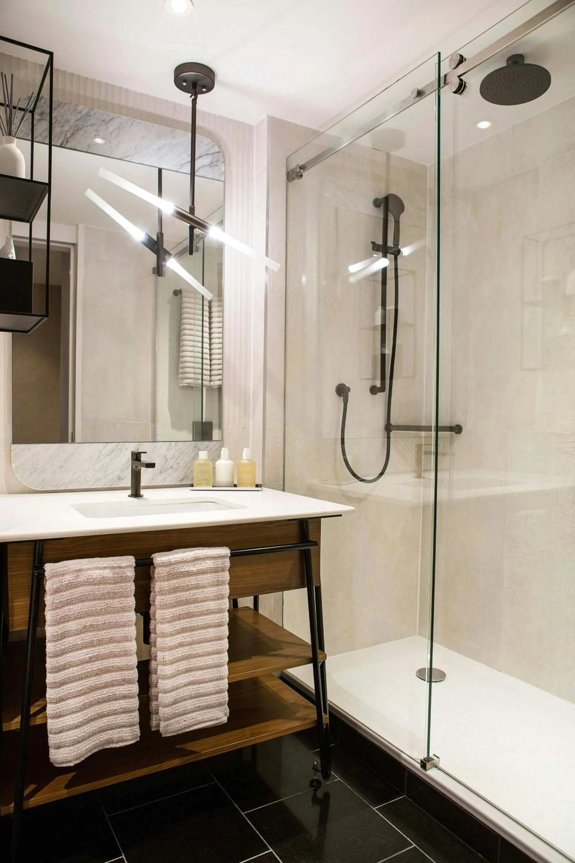 Bathroom in Bankside Hotel, Autograph Collection