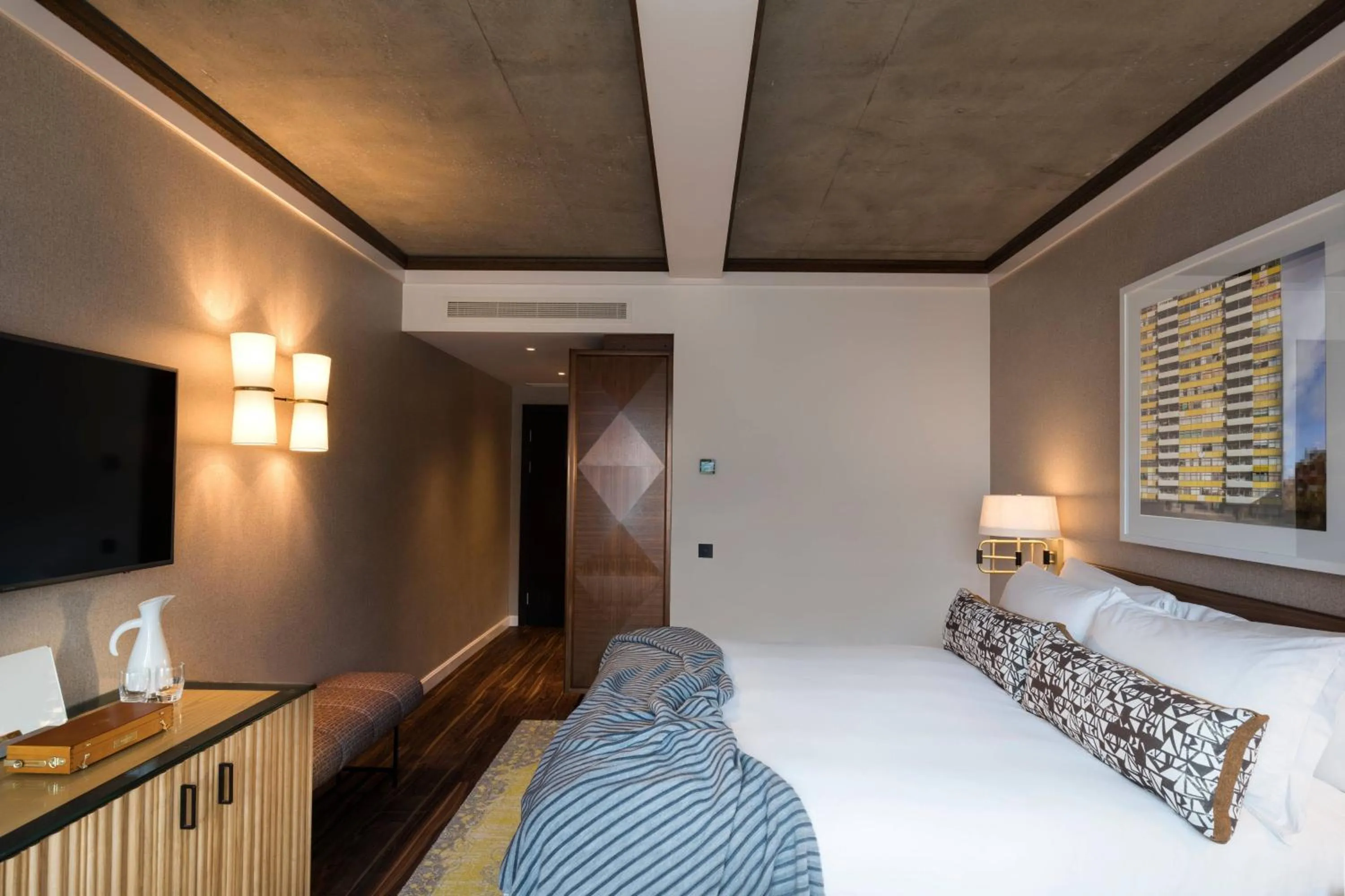 Photo of the whole room, Bed in Bankside Hotel, Autograph Collection