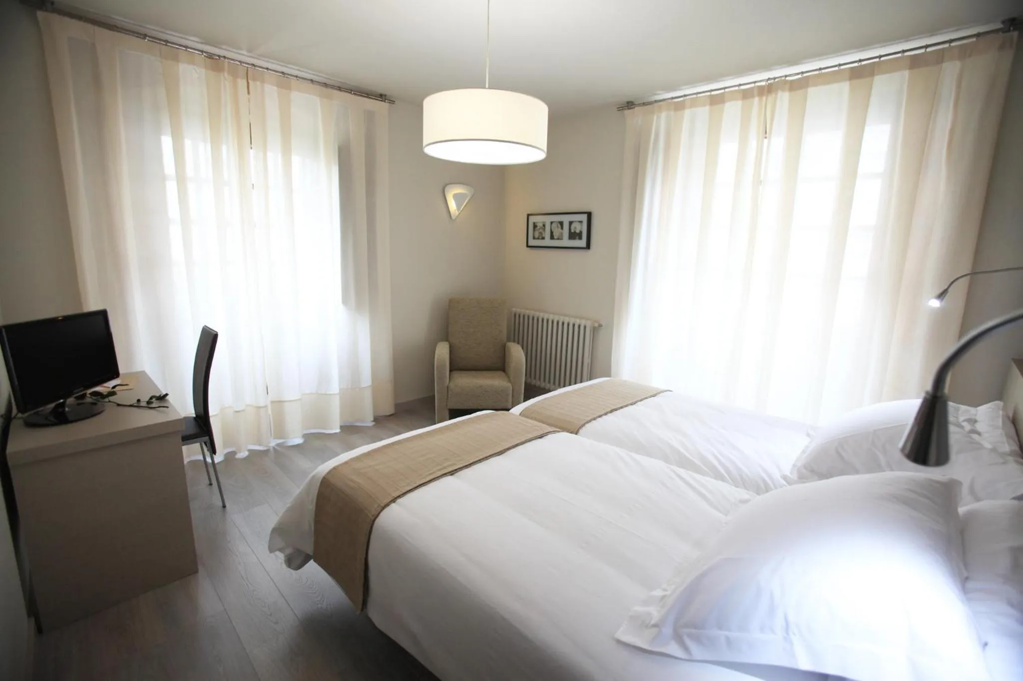 Bedroom, Bed in Los Guardeses