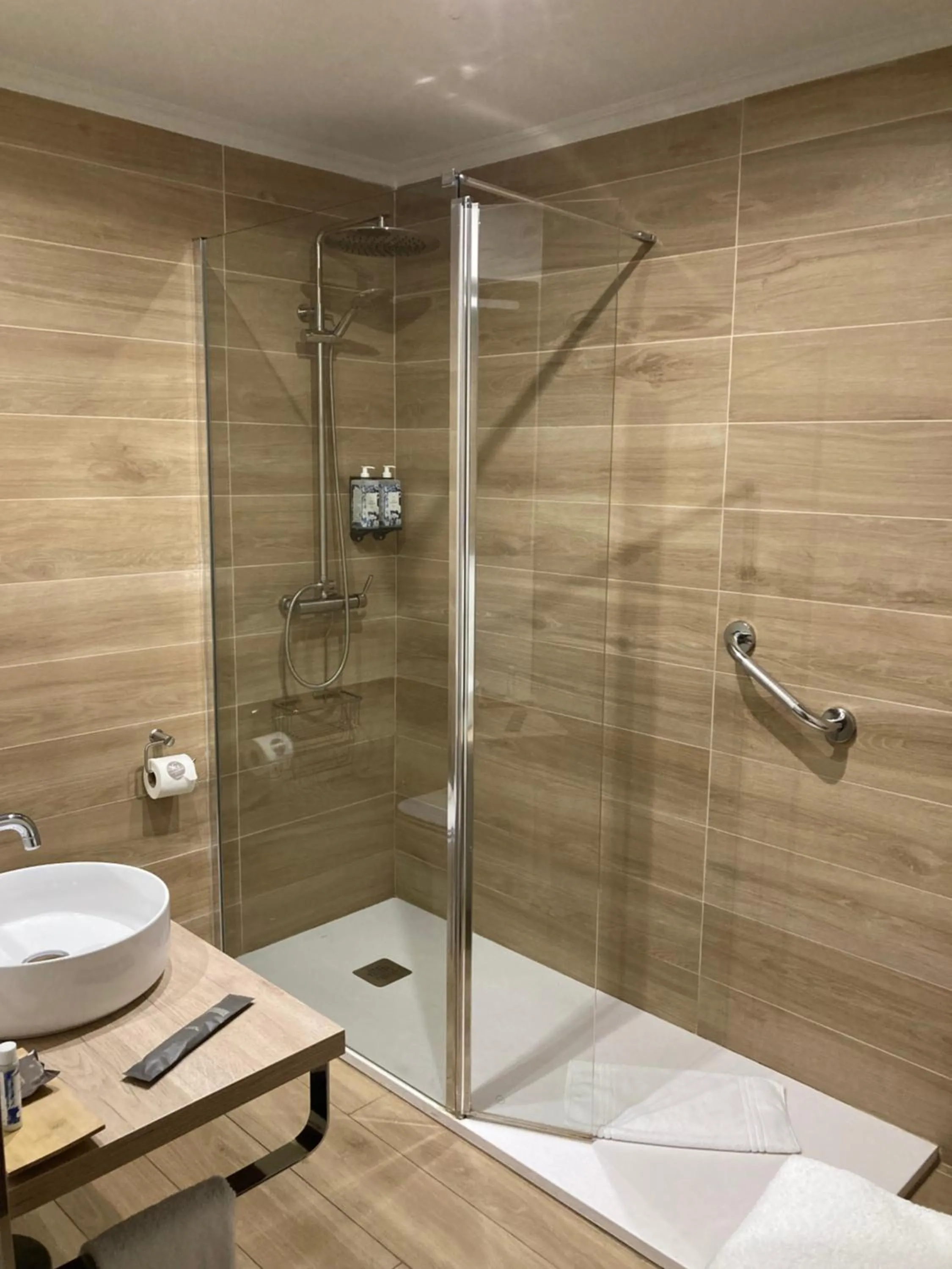 Shower in Los Guardeses