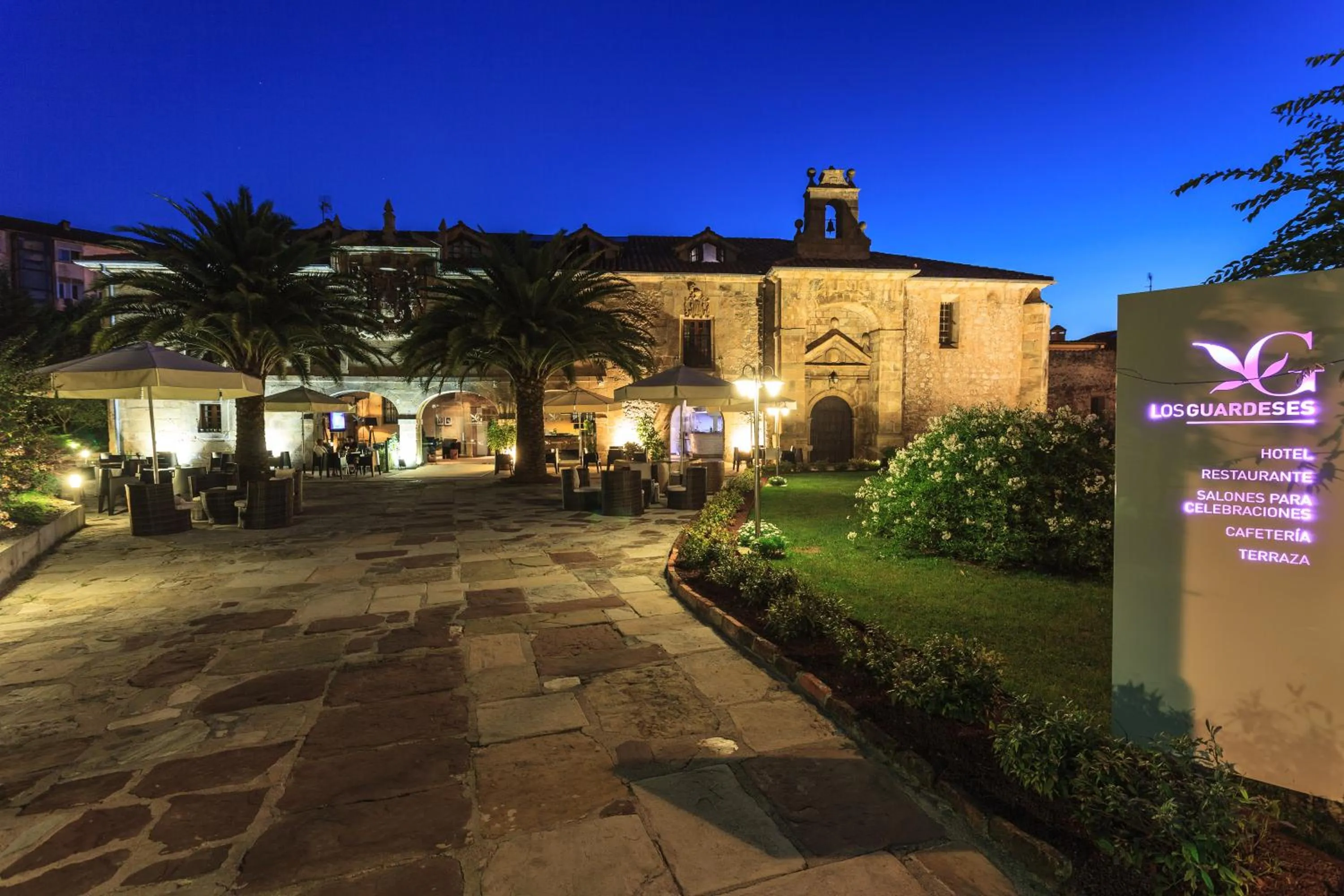 Facade/entrance in Los Guardeses