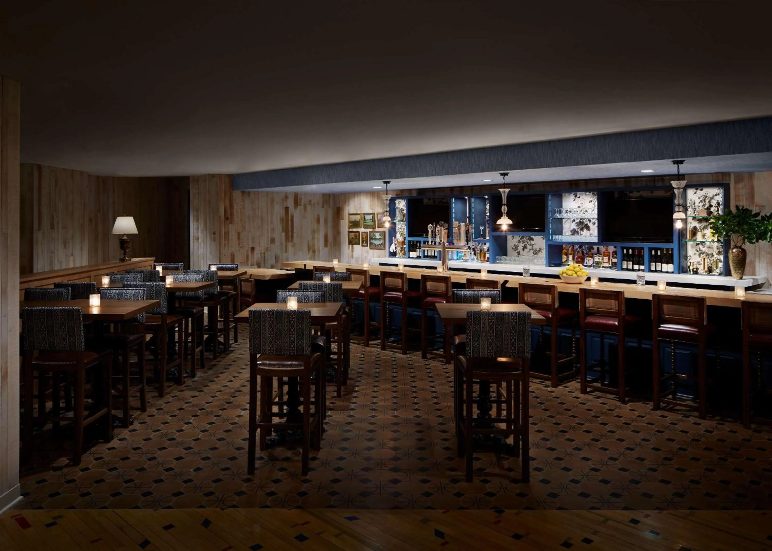 Lounge or bar in Graduate by Hilton Storrs