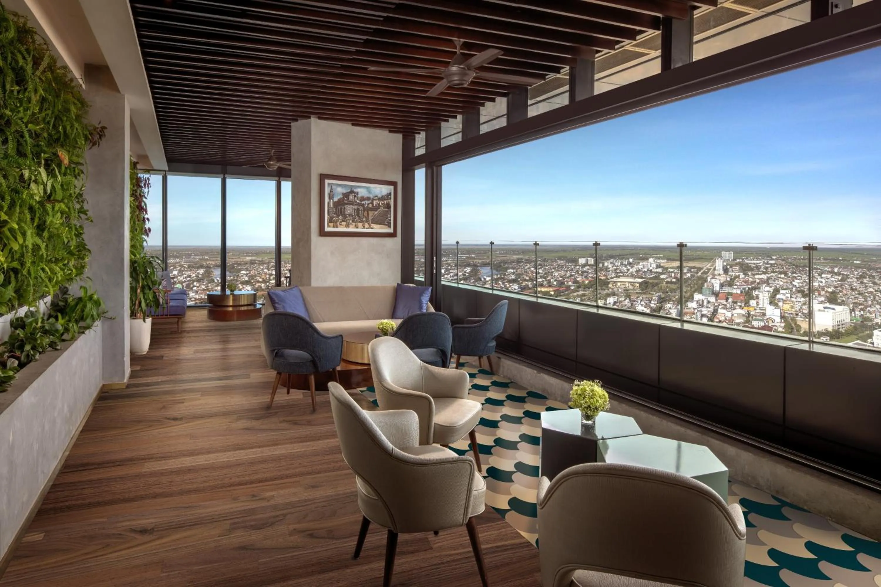 Lounge or bar in Melia Vinpearl Hue