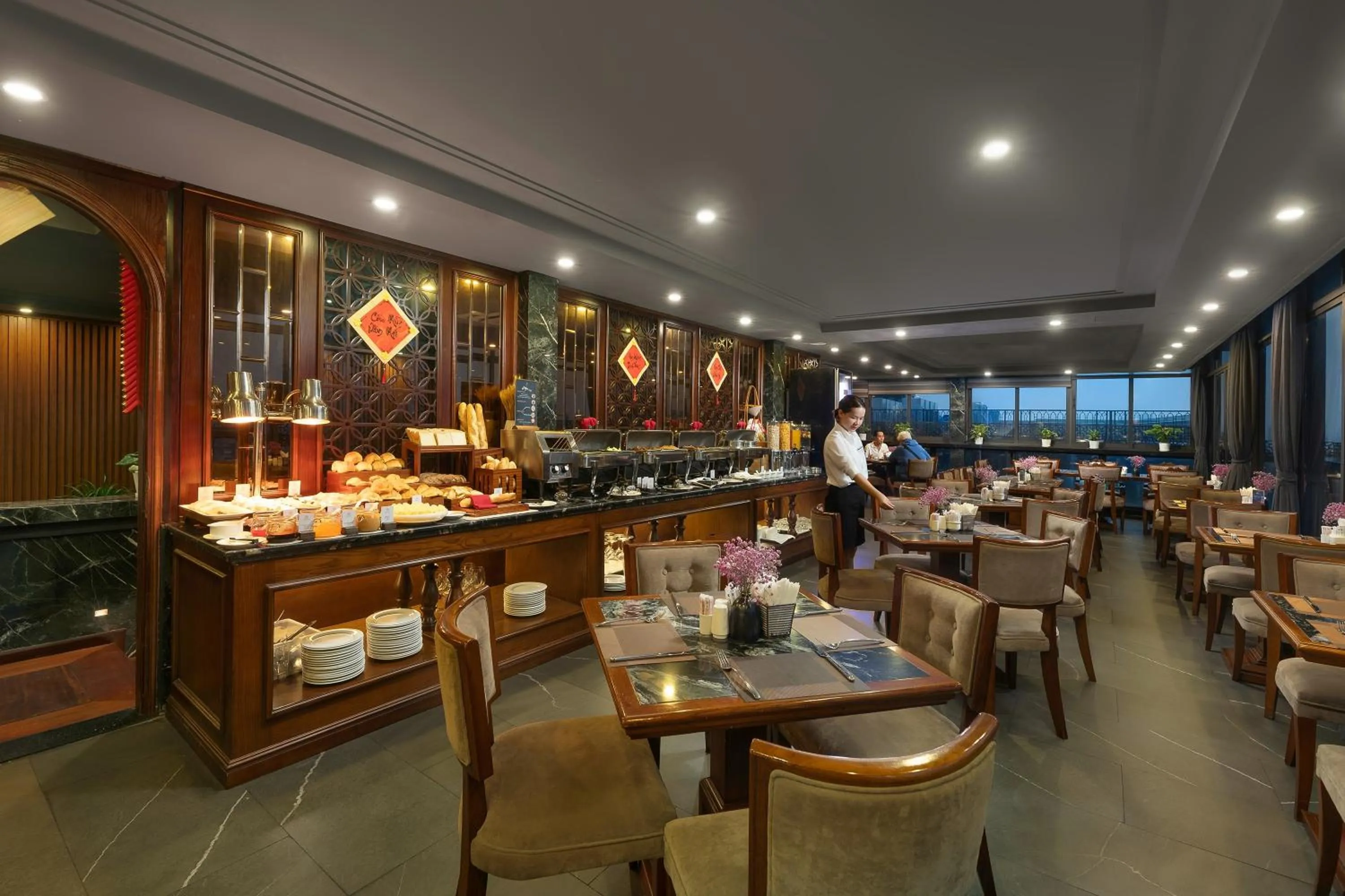 Restaurant/places to eat in Rex Hanoi Hotel
