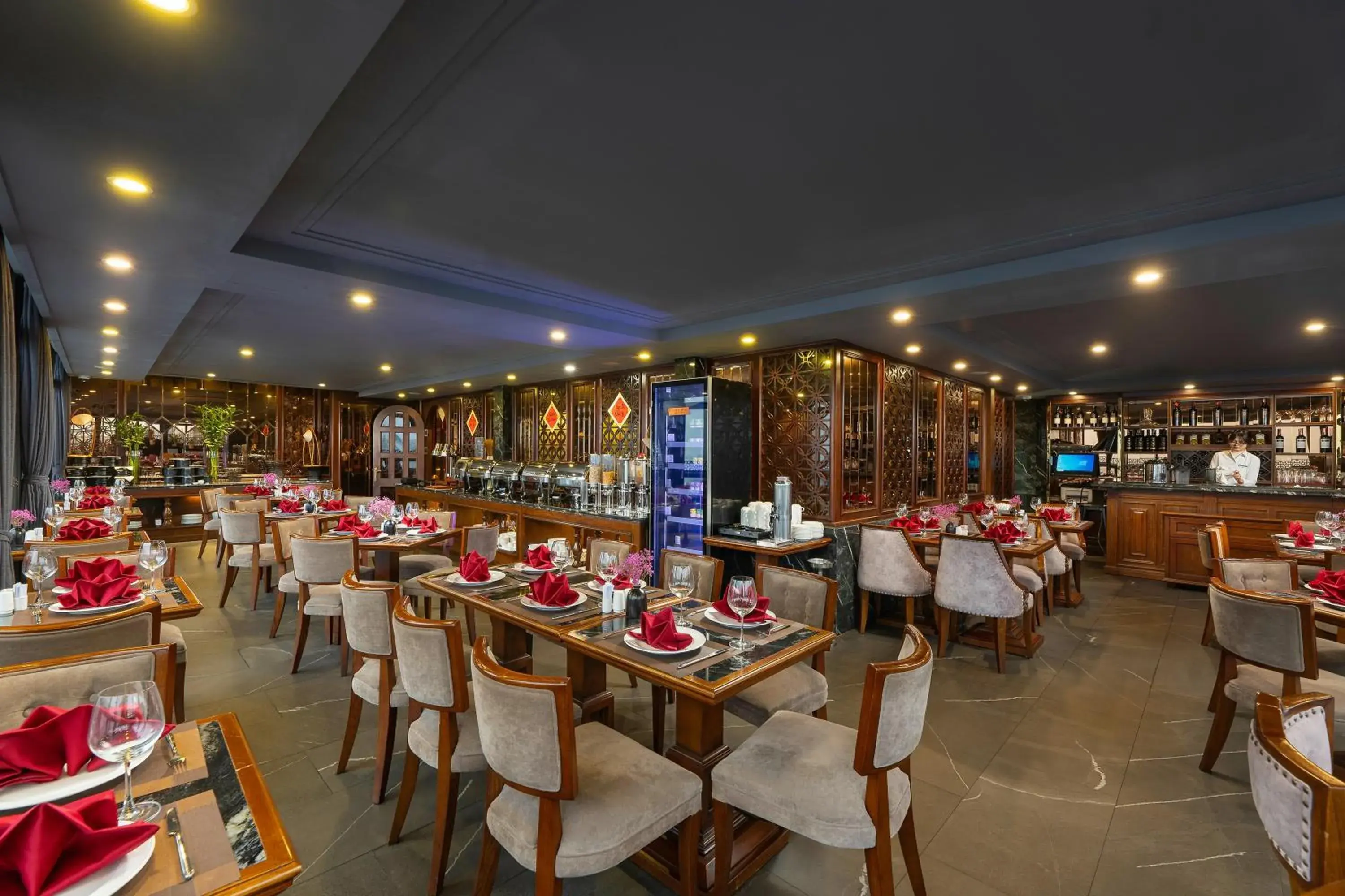 Restaurant/places to eat in Rex Hanoi Hotel Restaurant/places to eat in Rex Hanoi Hotel