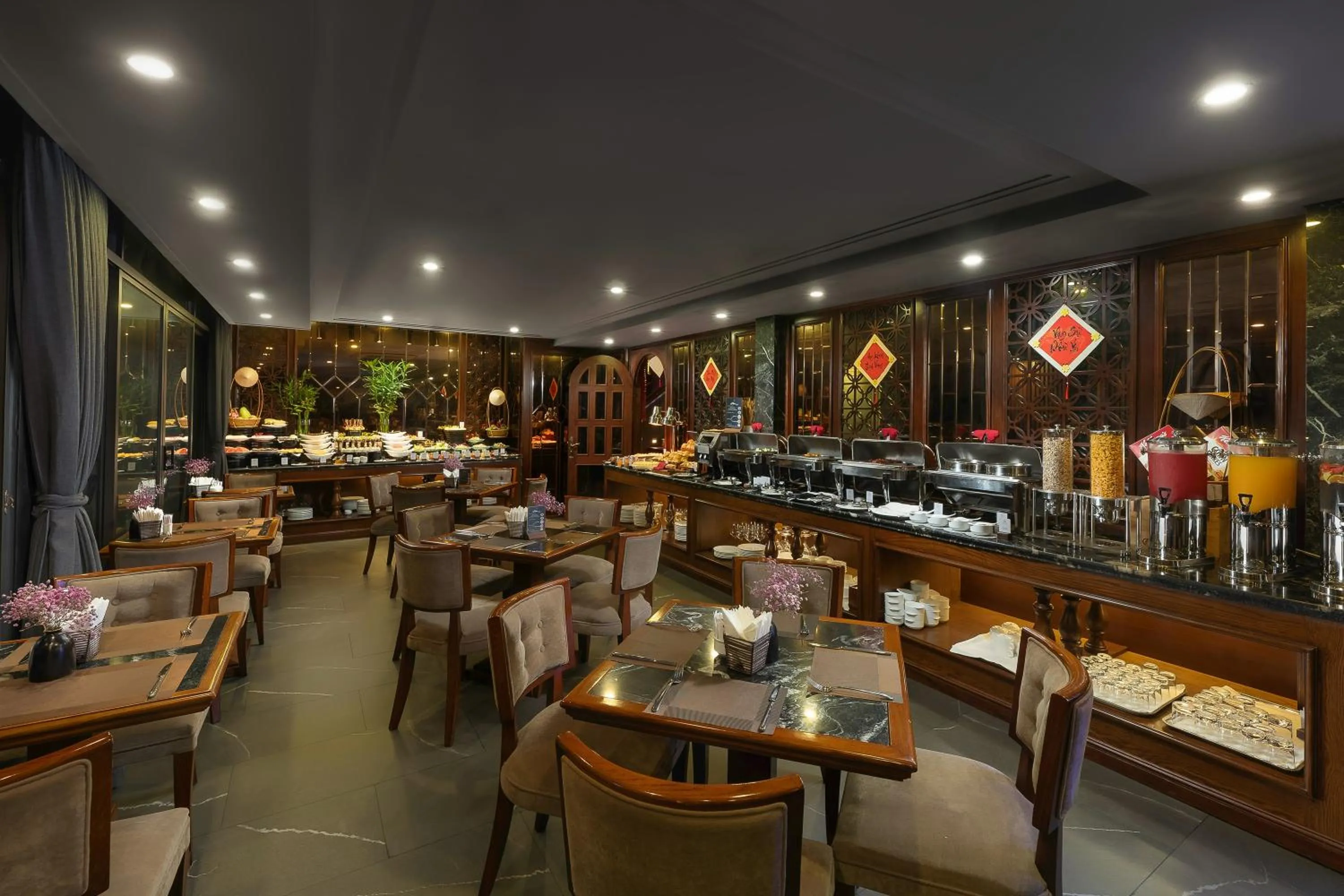 Restaurant/places to eat in Rex Hanoi Hotel