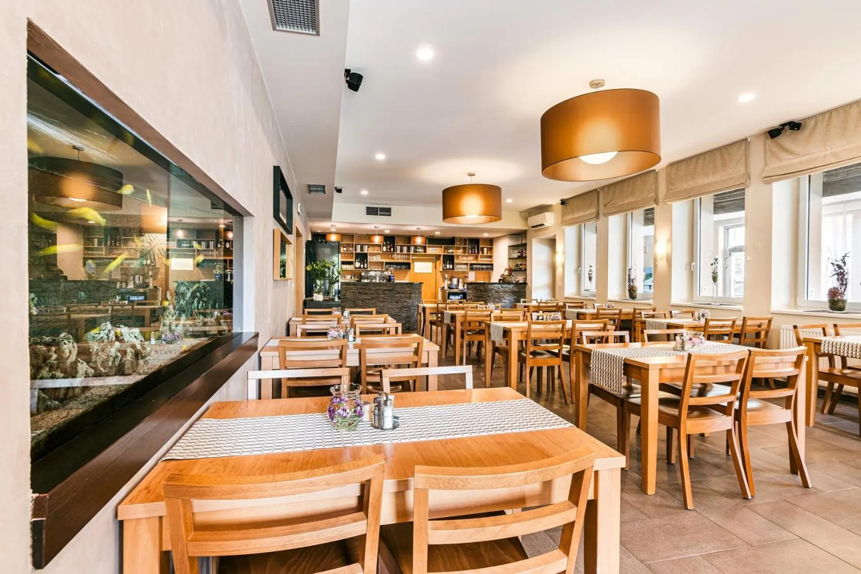 Restaurant/places to eat in Hotel Helios