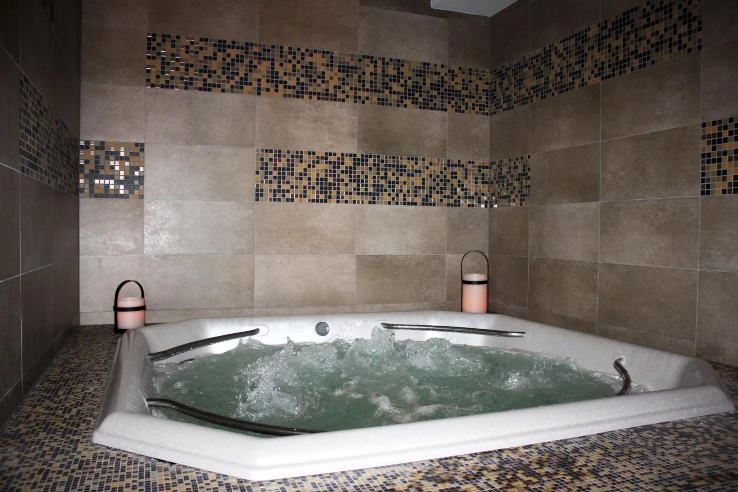 Hot Tub in Hotel Helios