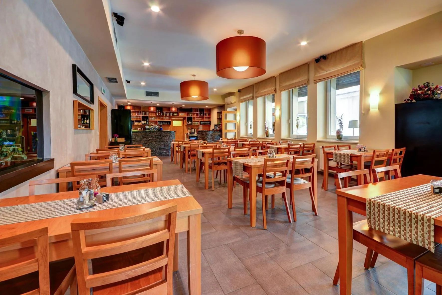 Restaurant/places to eat in Hotel Helios