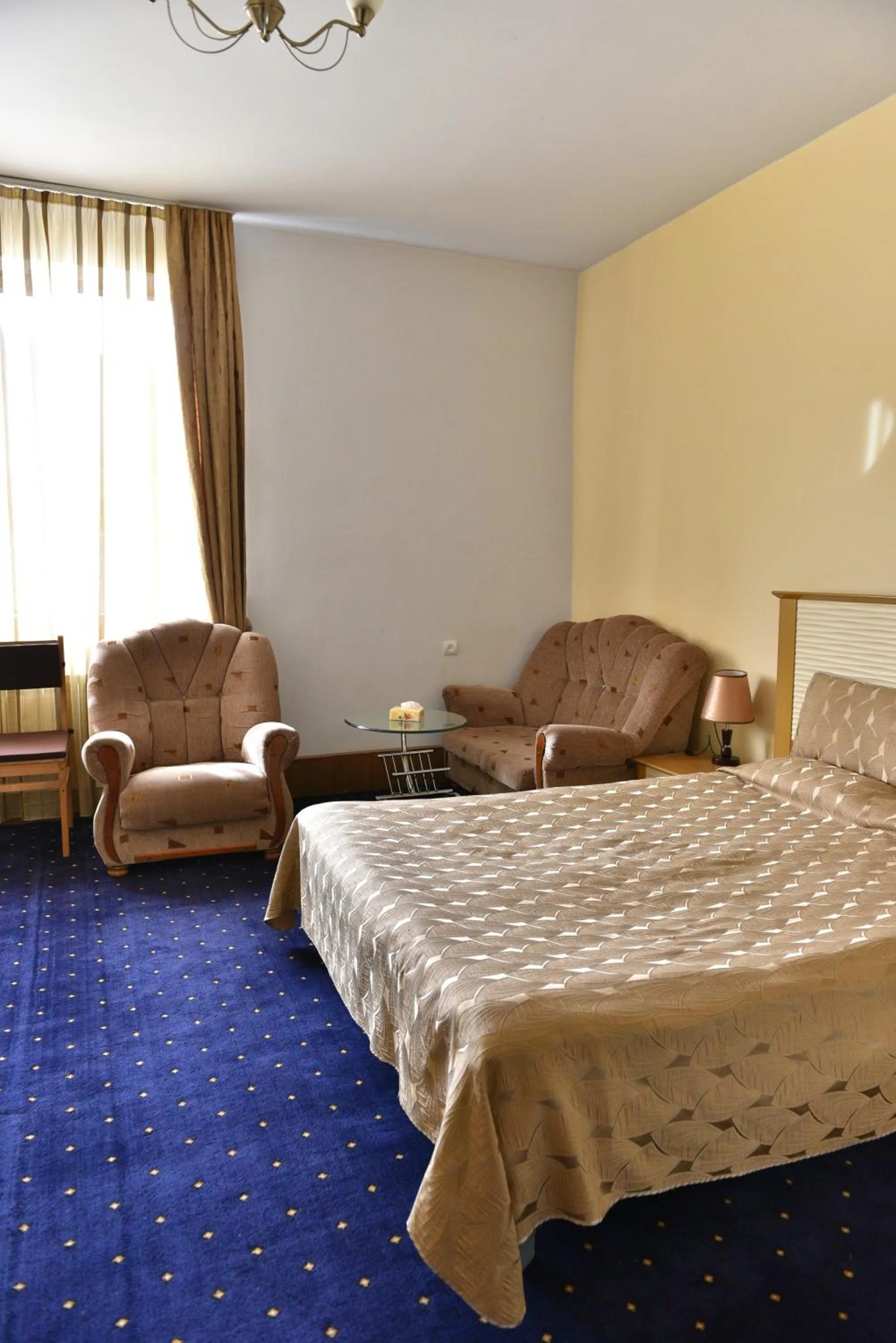 Bed in GreenWood Hotel