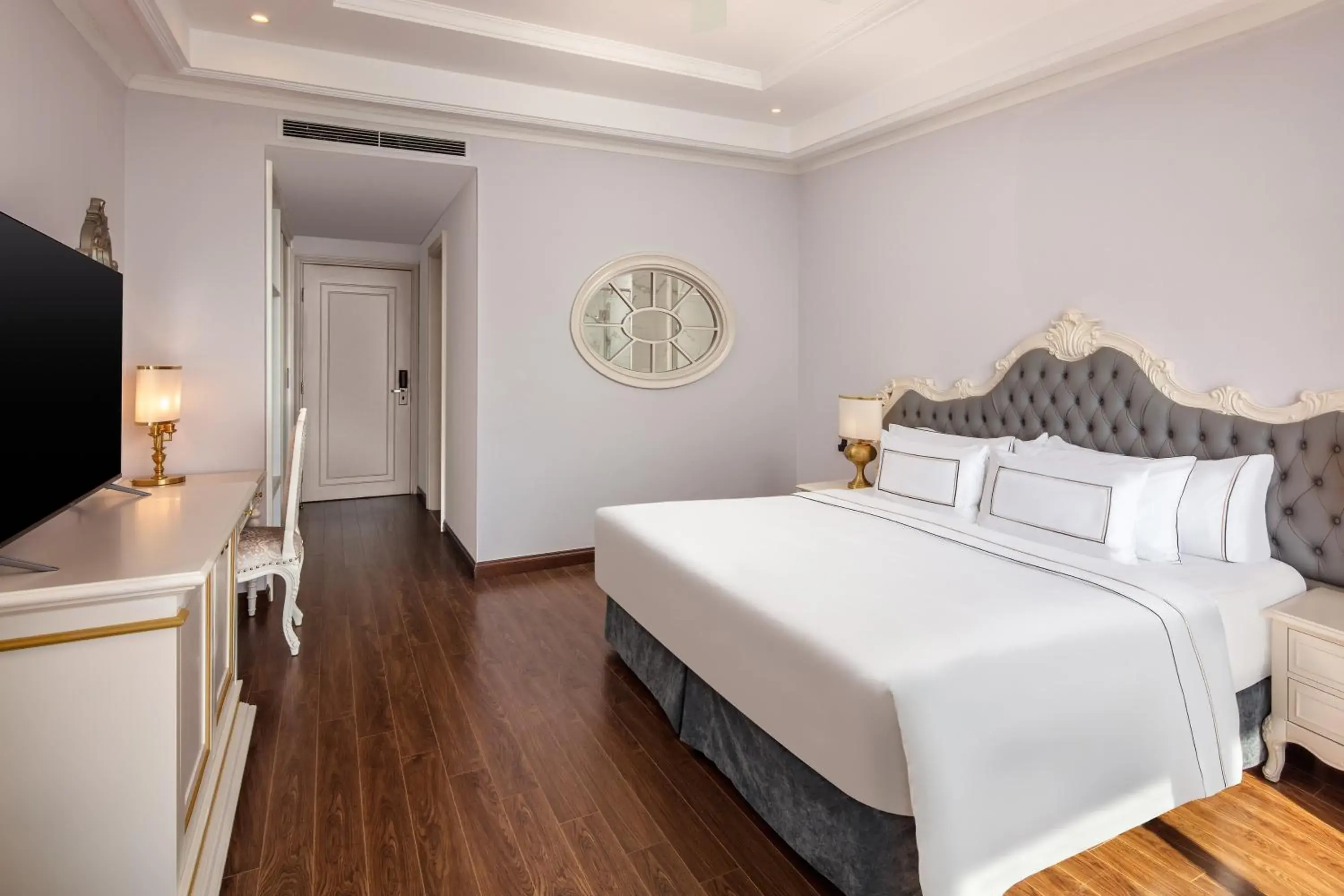 Deluxe Room with River View in Melia Vinpearl Quang Binh Deluxe Room with River View in Melia Vinpearl Quang Binh