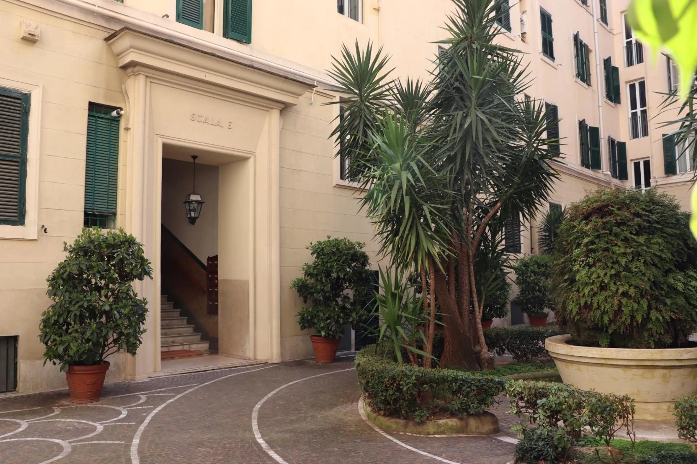 Facade/entrance in The Center Of Rome B&B