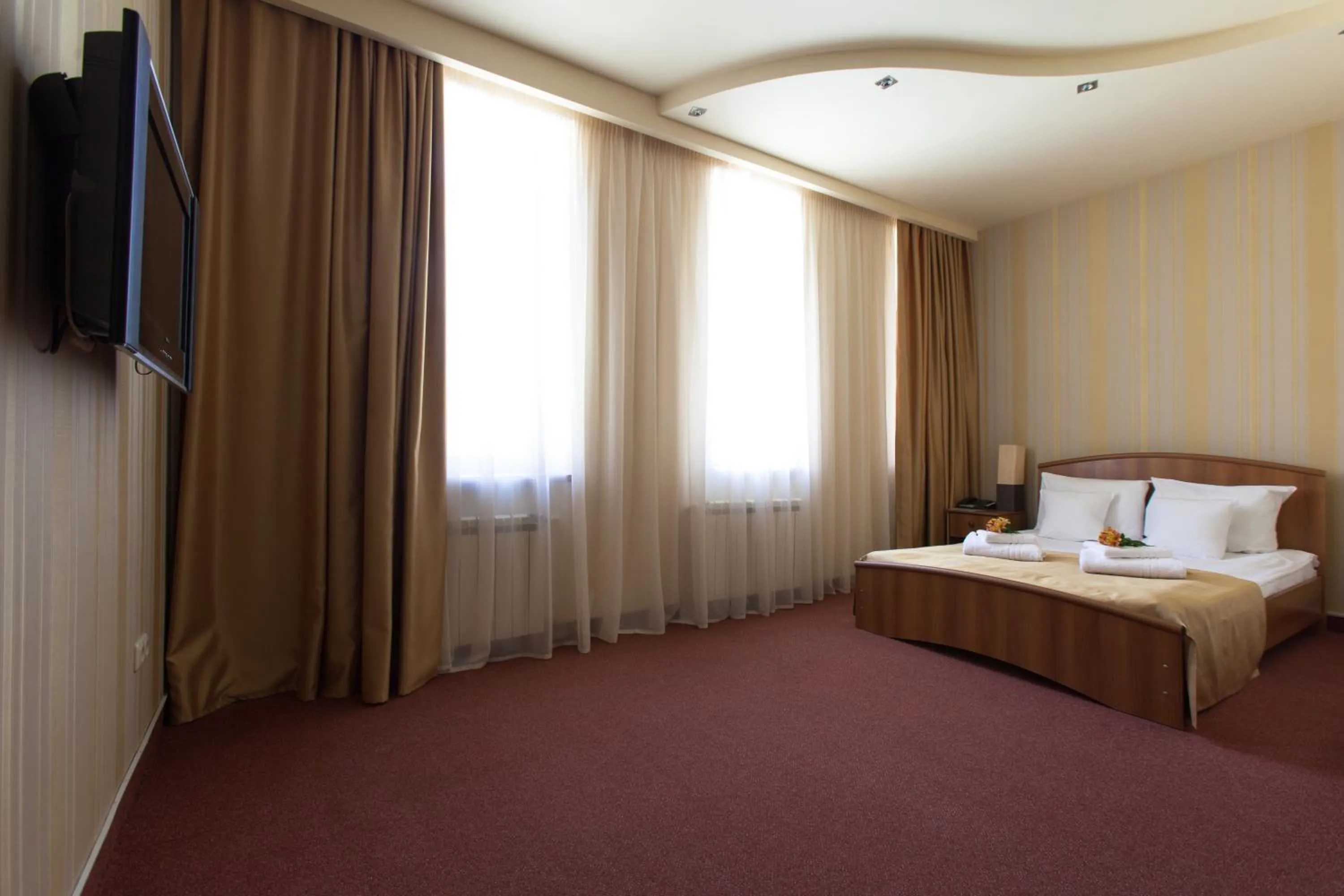 Bed in Best Western Bohemian Resort