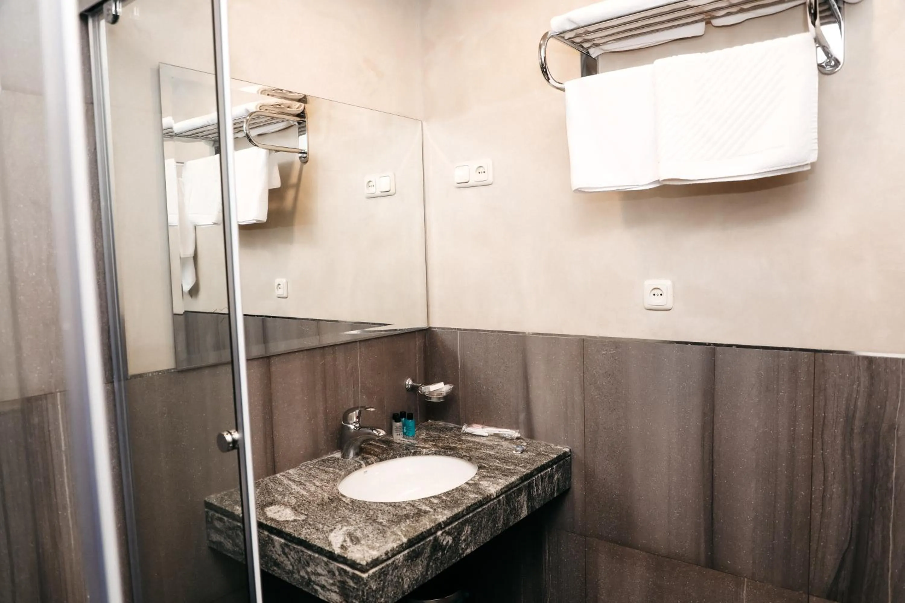 Bathroom in Best Western Bohemian Resort