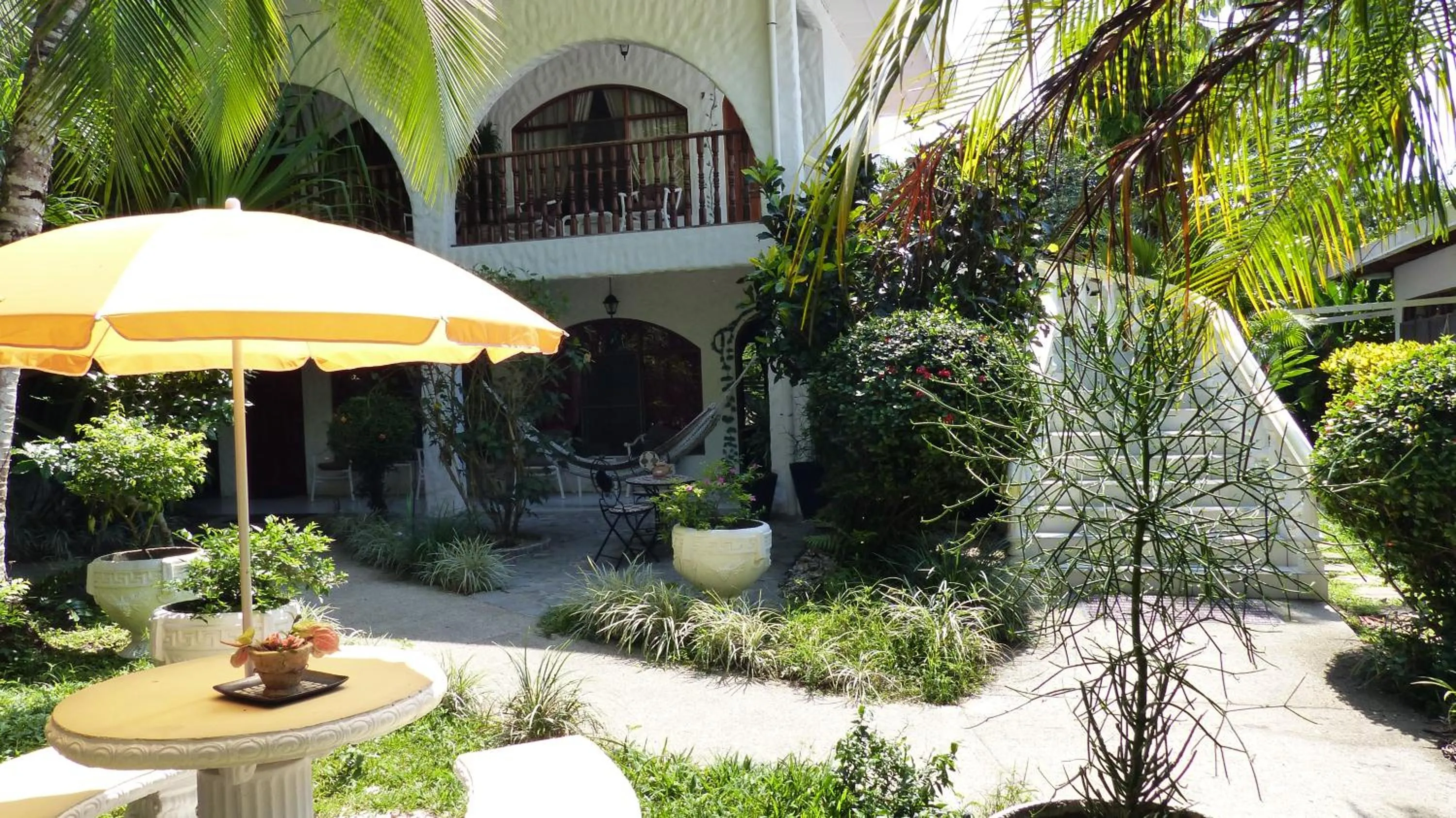 Property building in Hotel Villa Romantica