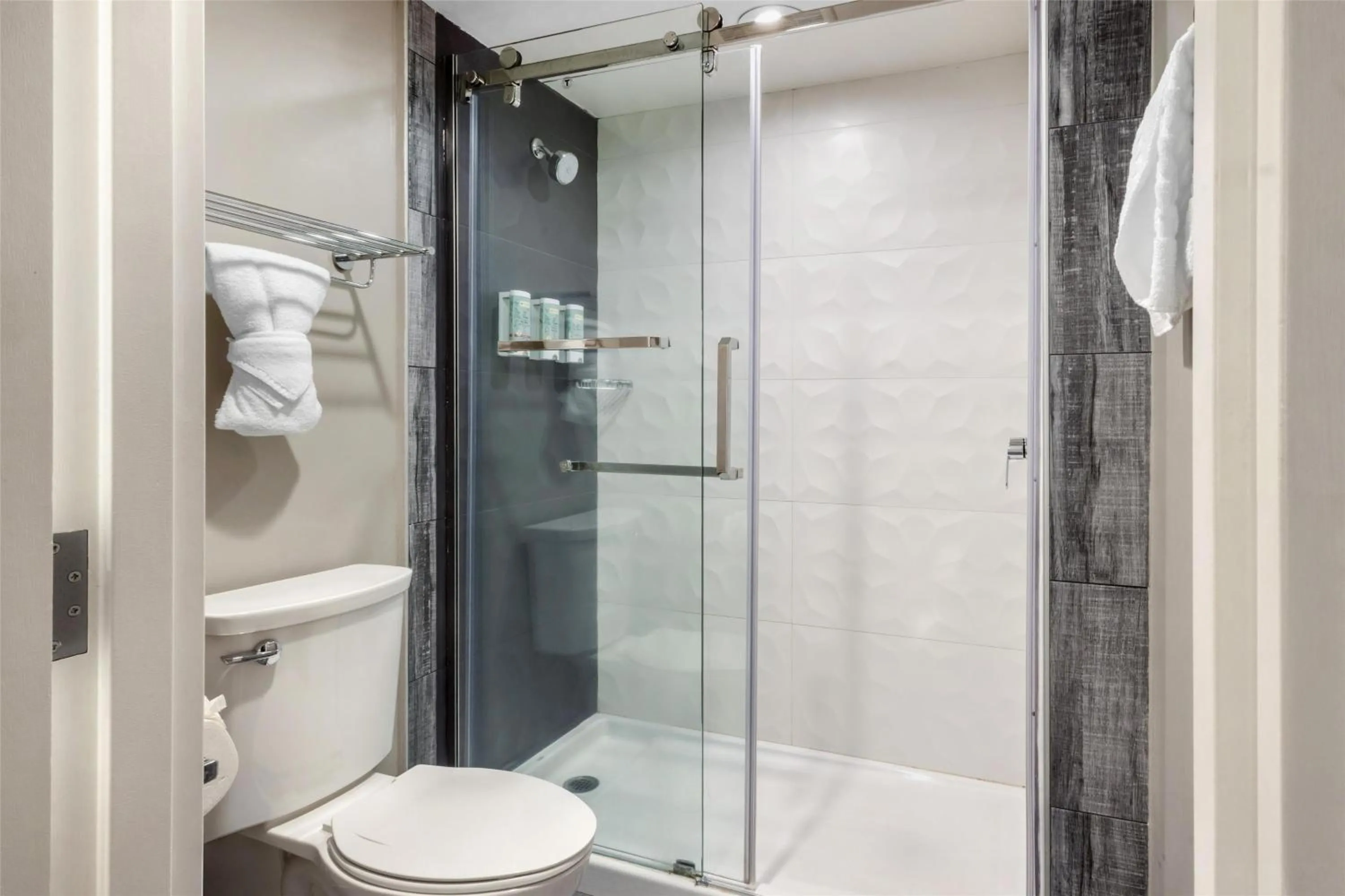 Bathroom in SureStay Plus by Best Western Santa Clara Silicon Valley