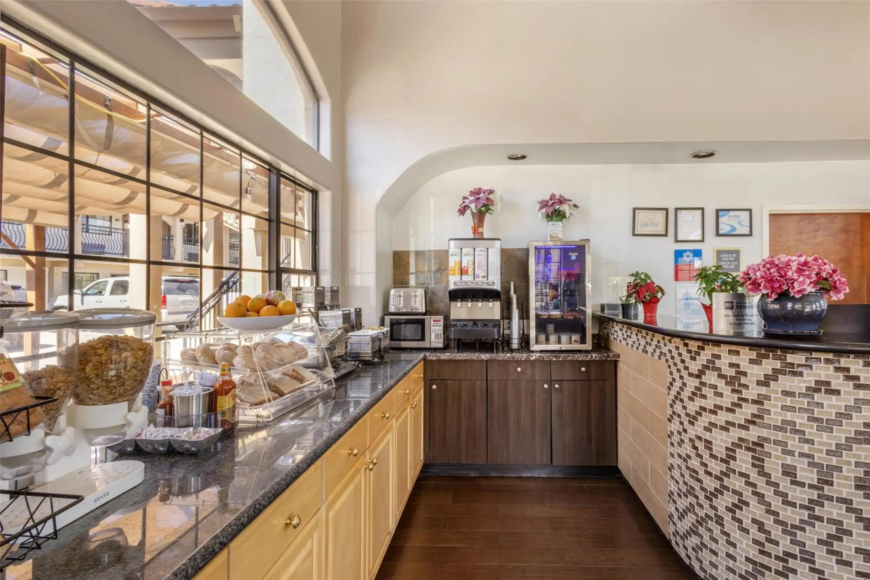 Breakfast in SureStay Plus by Best Western Santa Clara Silicon Valley Breakfast in SureStay Plus by Best Western Santa Clara Silicon Valley