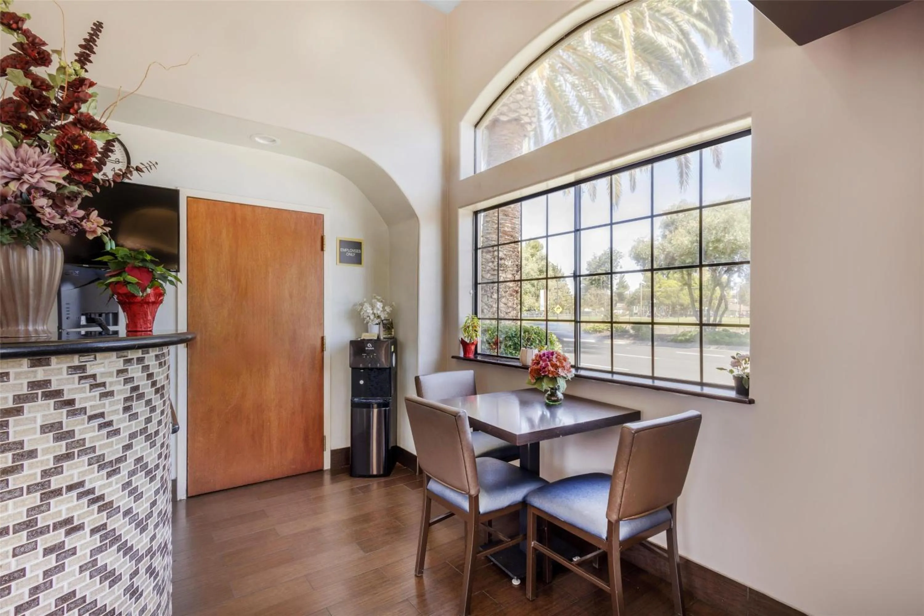 Lobby or reception in SureStay Plus by Best Western Santa Clara Silicon Valley