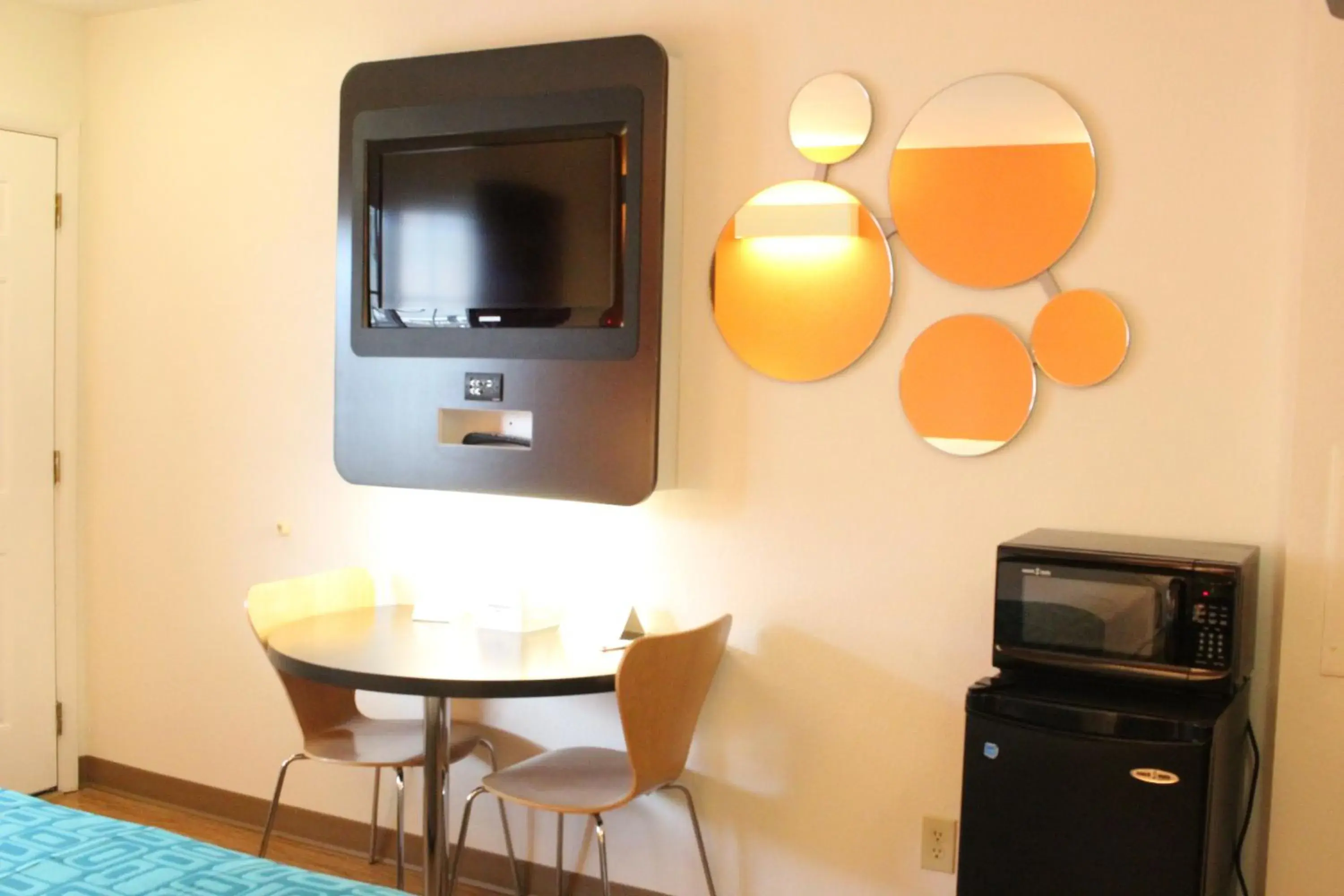 Howard Johnson by Wyndham Lake George Howard Johnson by Wyndham Lake George