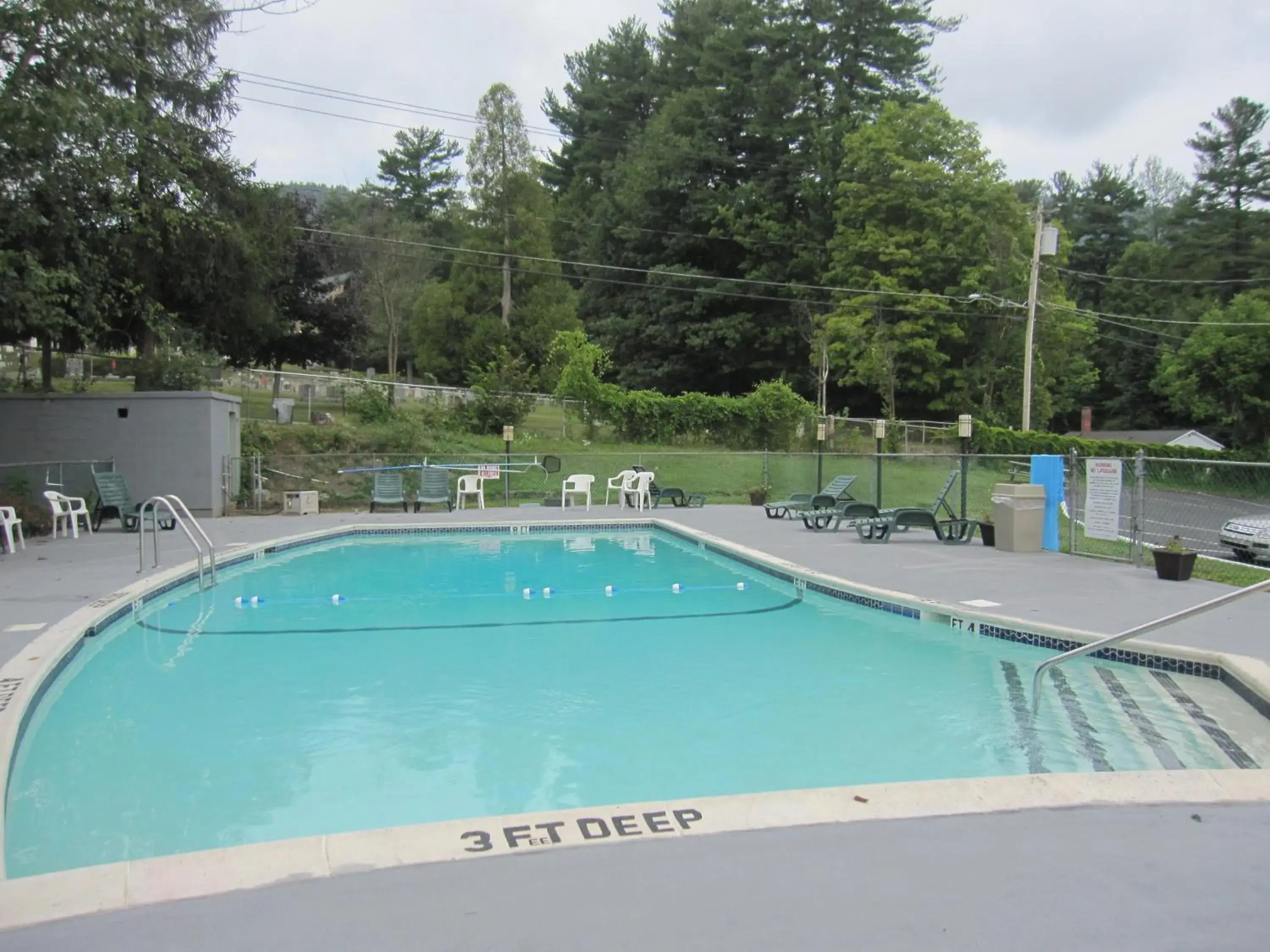 Swimming pool in Howard Johnson by Wyndham Lake George Swimming pool in Howard Johnson by Wyndham Lake George