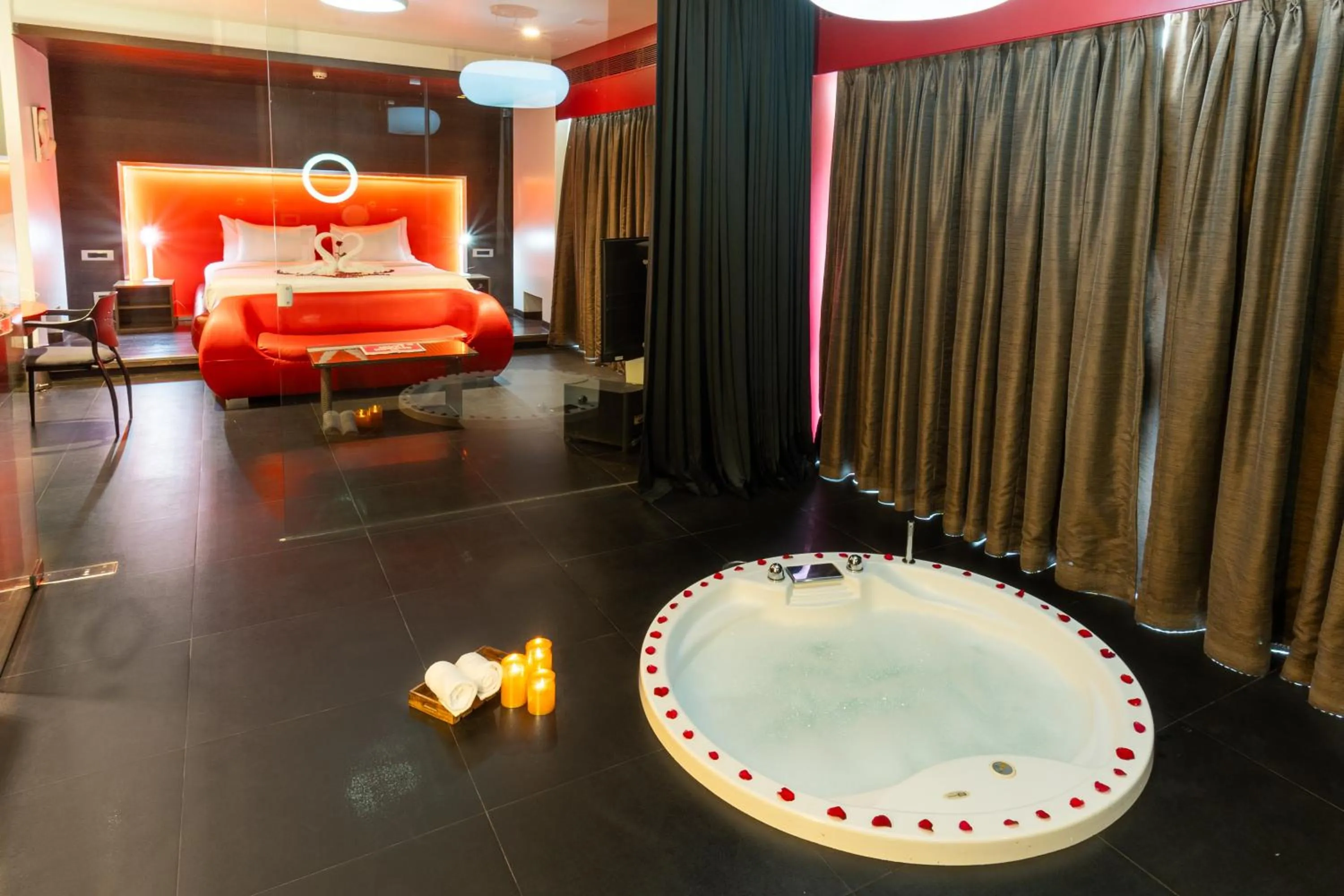 Balcony/Terrace, Bed in Fahrenheit Hotels & Resorts