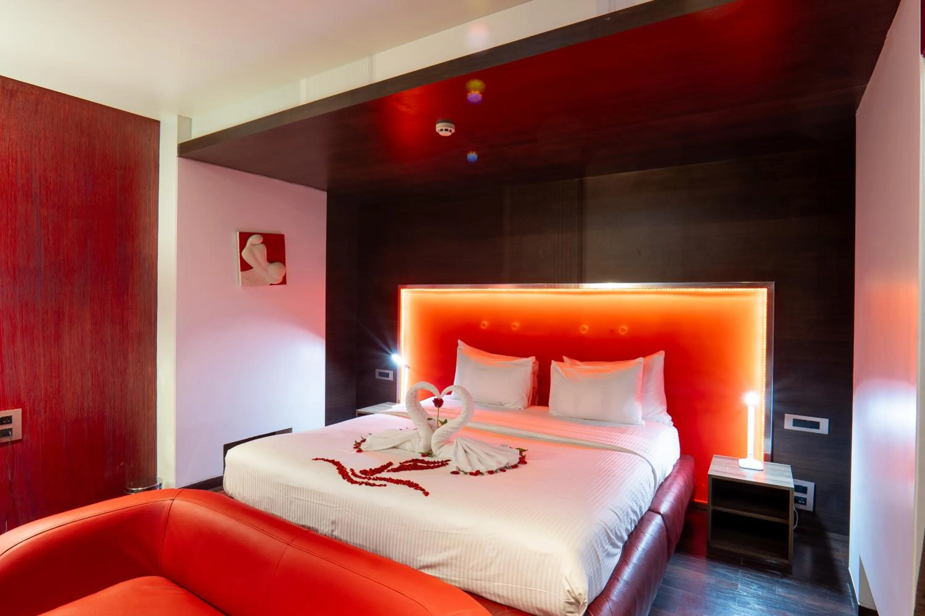 Bedroom, Bed in Fahrenheit Hotels & Resorts