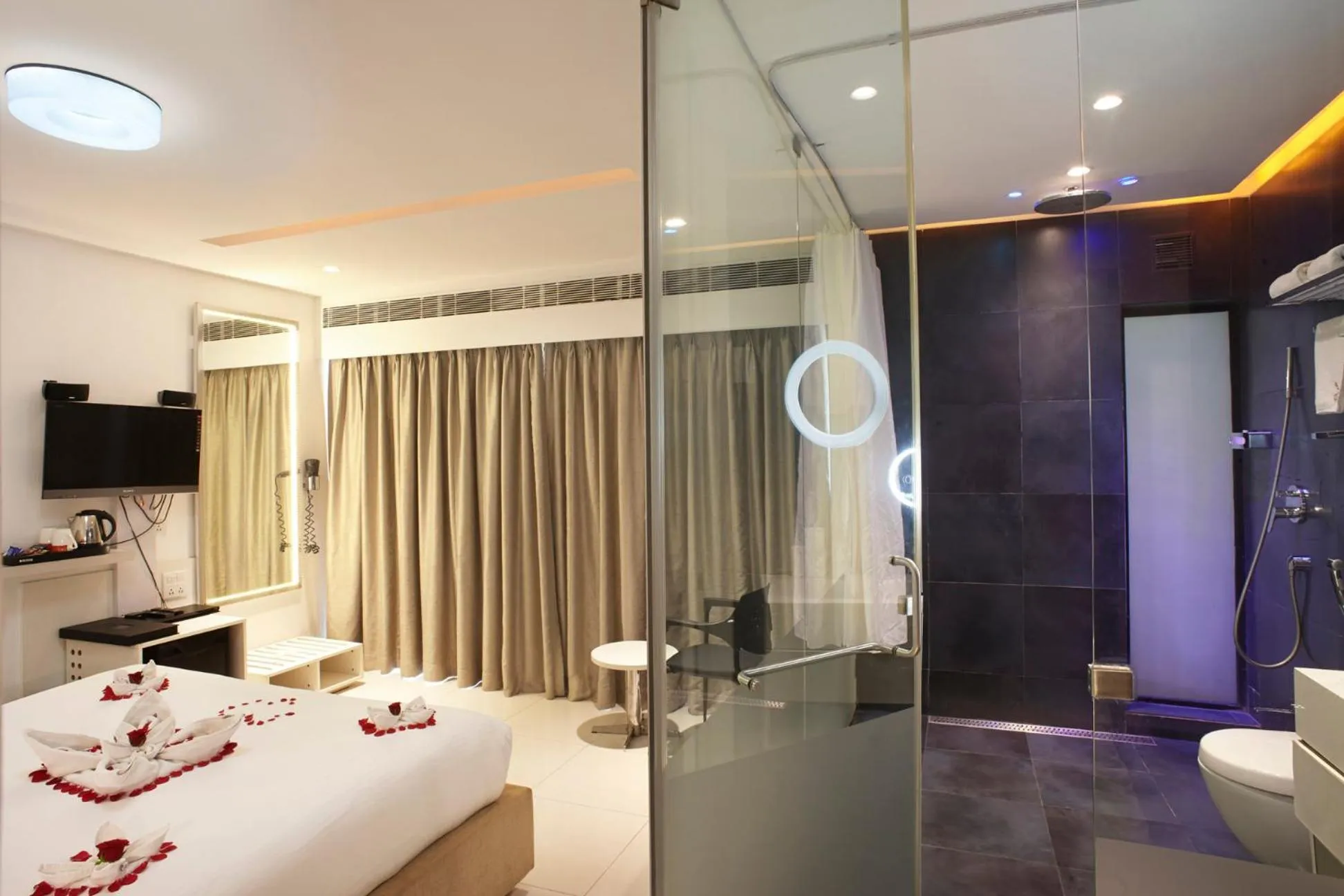 Bedroom, Bed in Fahrenheit Hotels & Resorts