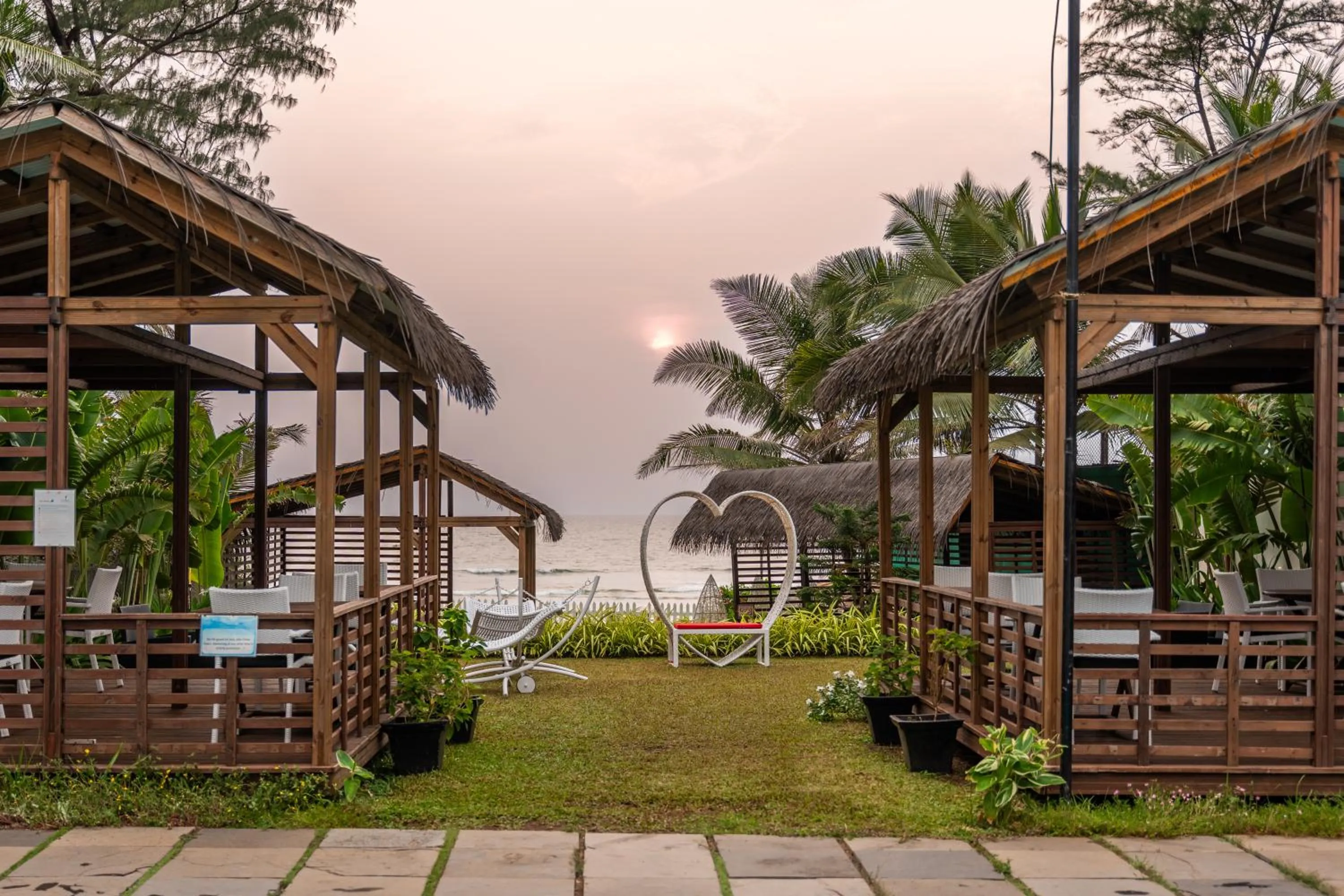 Restaurant/places to eat in Fahrenheit Hotels & Resorts