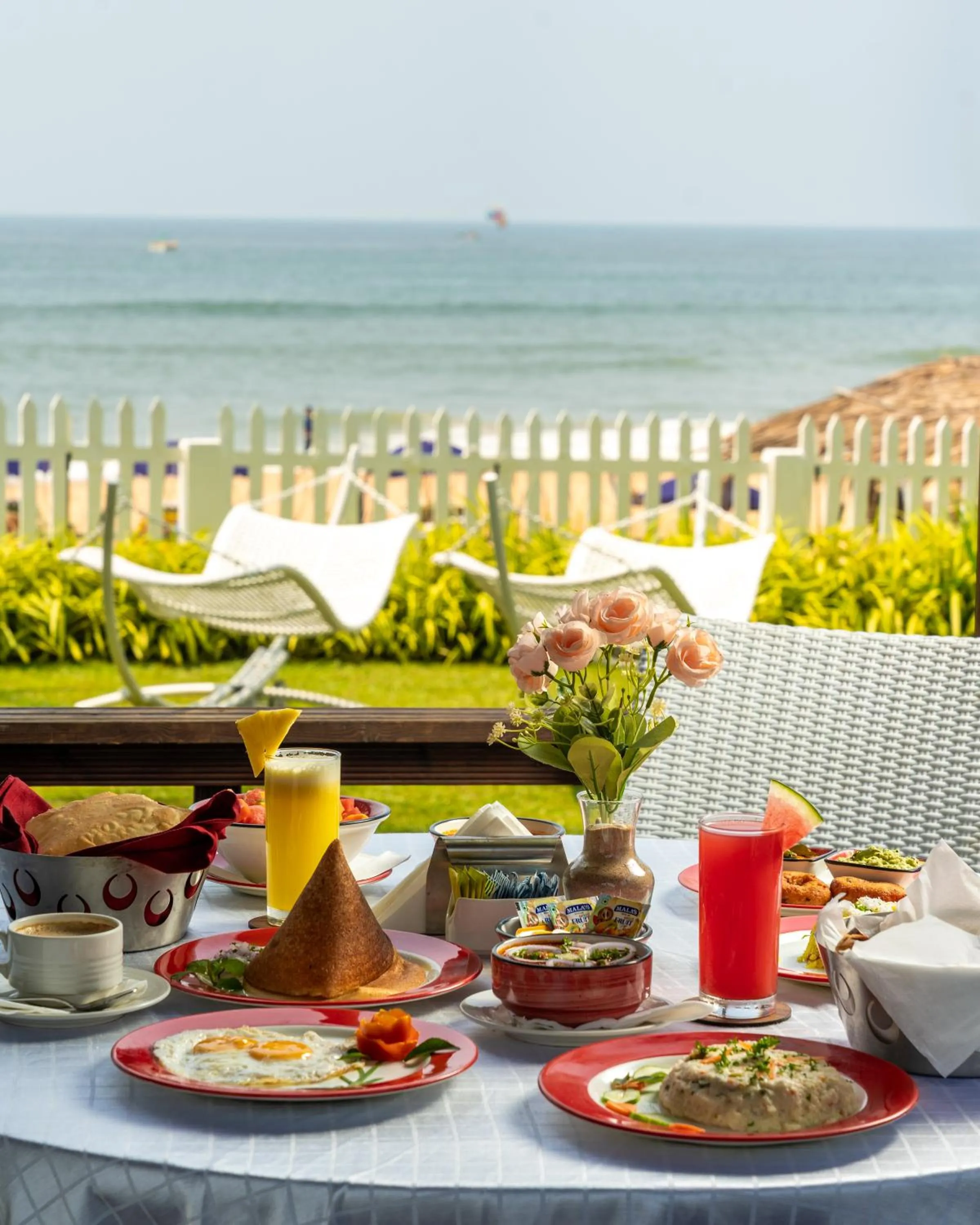 Restaurant/places to eat in Fahrenheit Hotels & Resorts