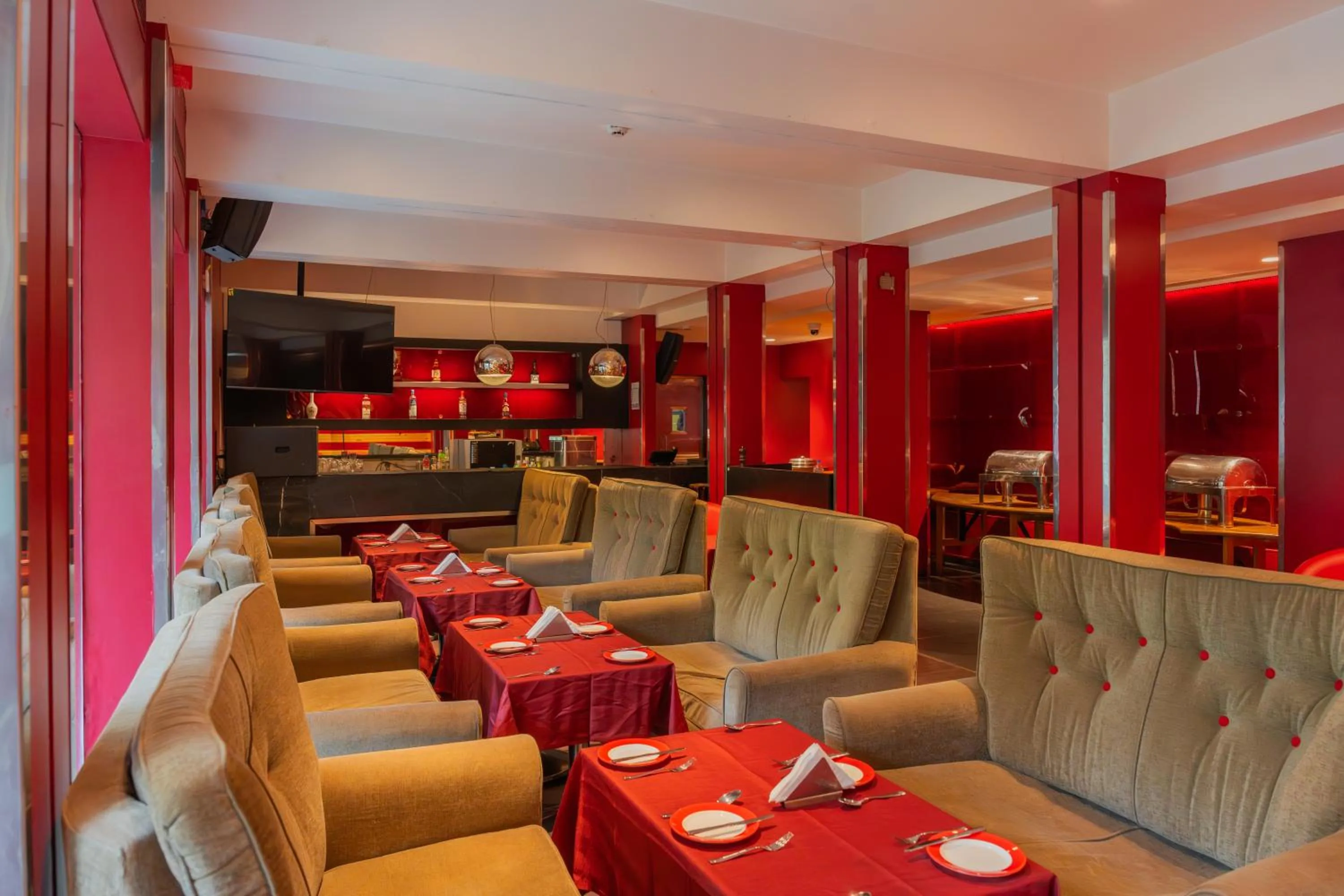 Restaurant/places to eat in Fahrenheit Hotels & Resorts