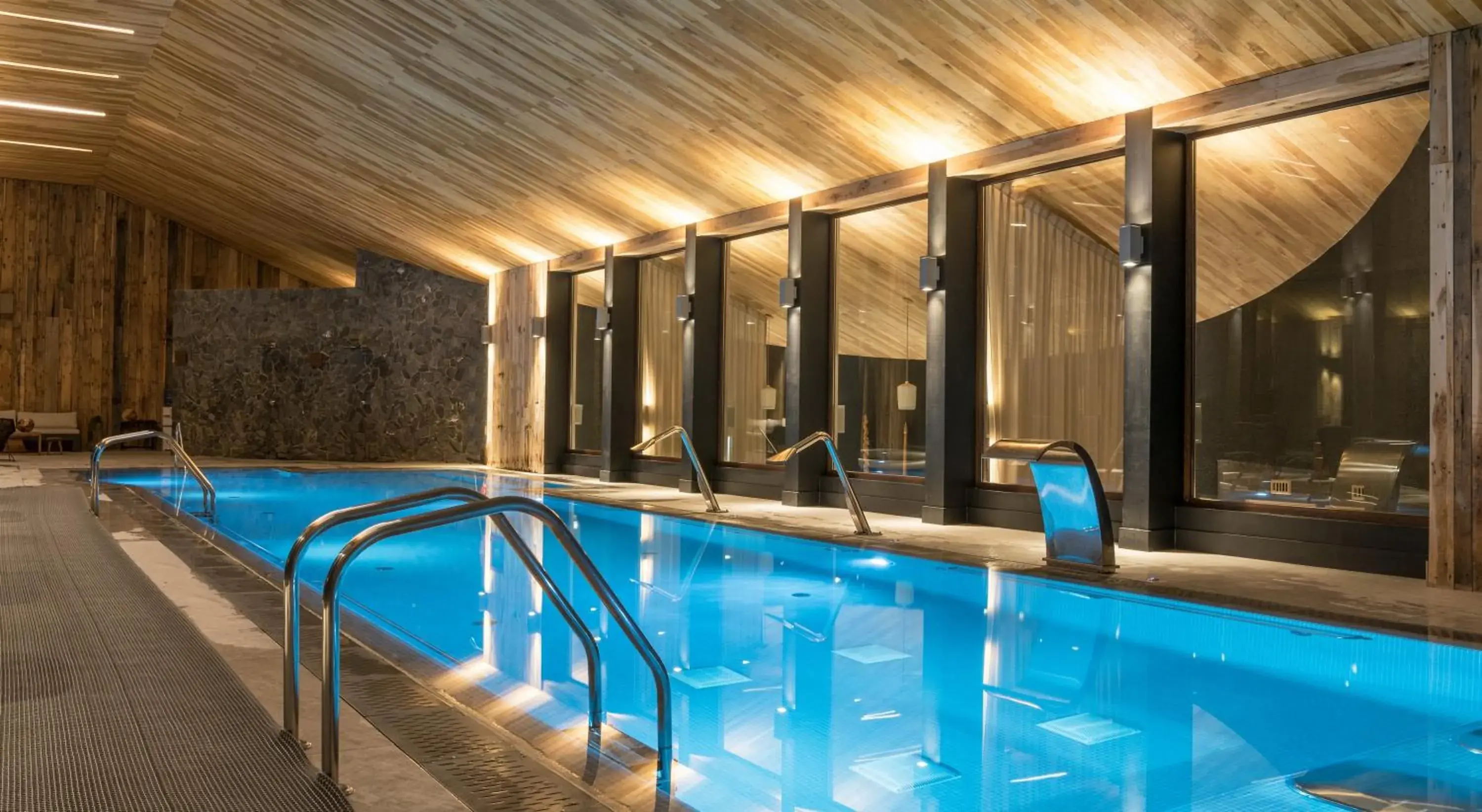 Swimming pool in Río Serrano Hotel + Spa Swimming pool in Río Serrano Hotel + Spa