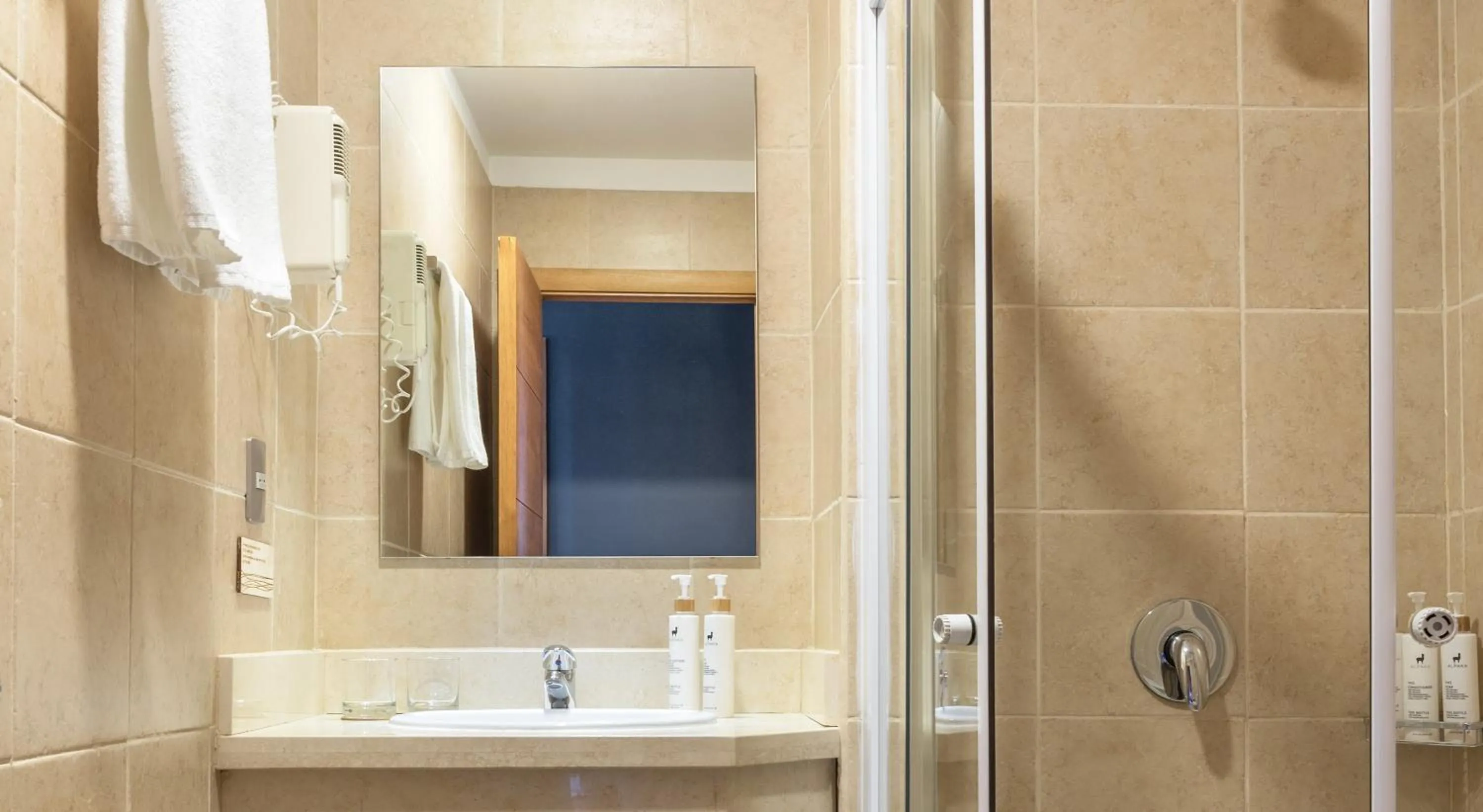 Bathroom in Río Serrano Hotel + Spa