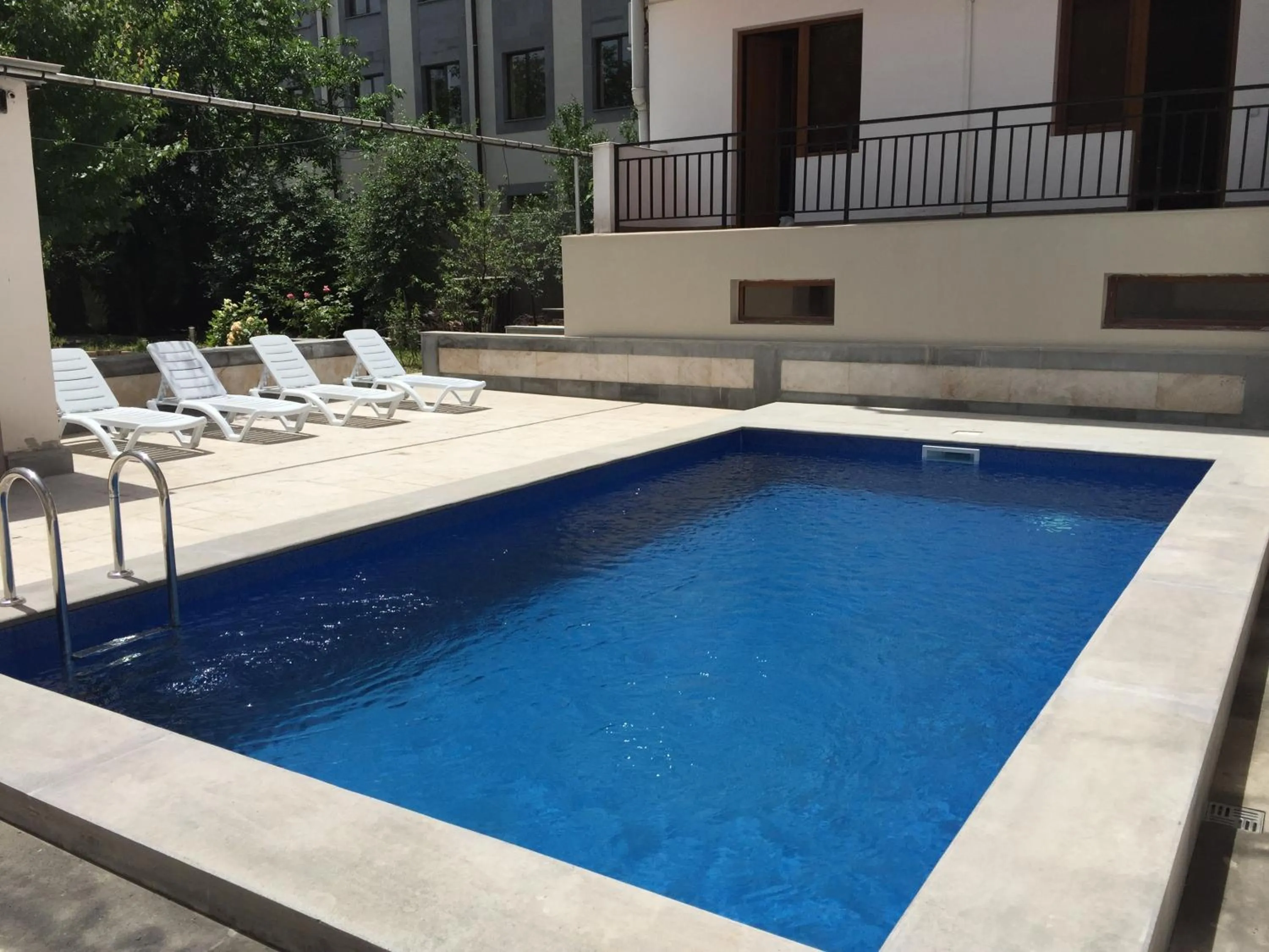 Swimming pool in Primer Hotel