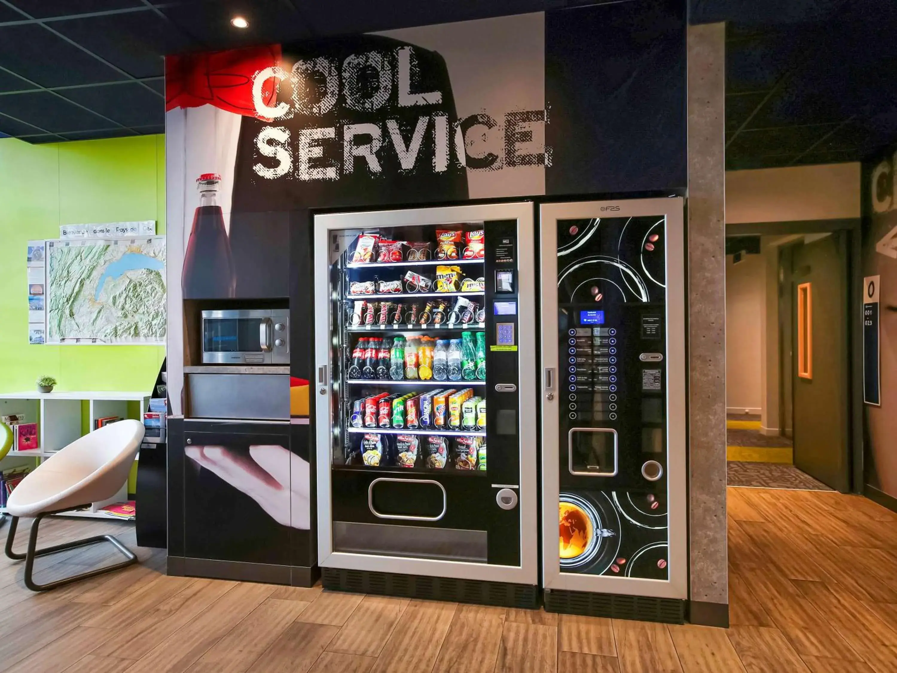Lounge or bar in ibis budget Geneve Saint Genis Pouilly Lounge or bar in ibis budget Geneve Saint Genis Pouilly