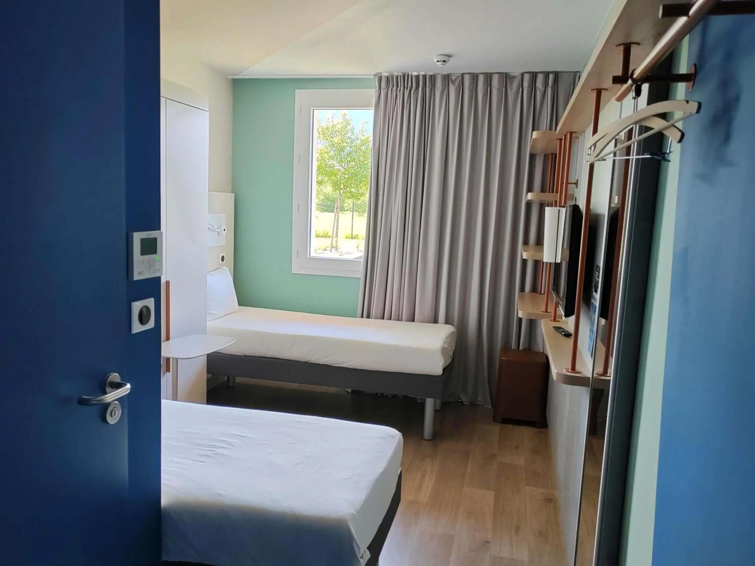 Bedroom, Bed in ibis budget Geneve Saint Genis Pouilly Bedroom, Bed in ibis budget Geneve Saint Genis Pouilly