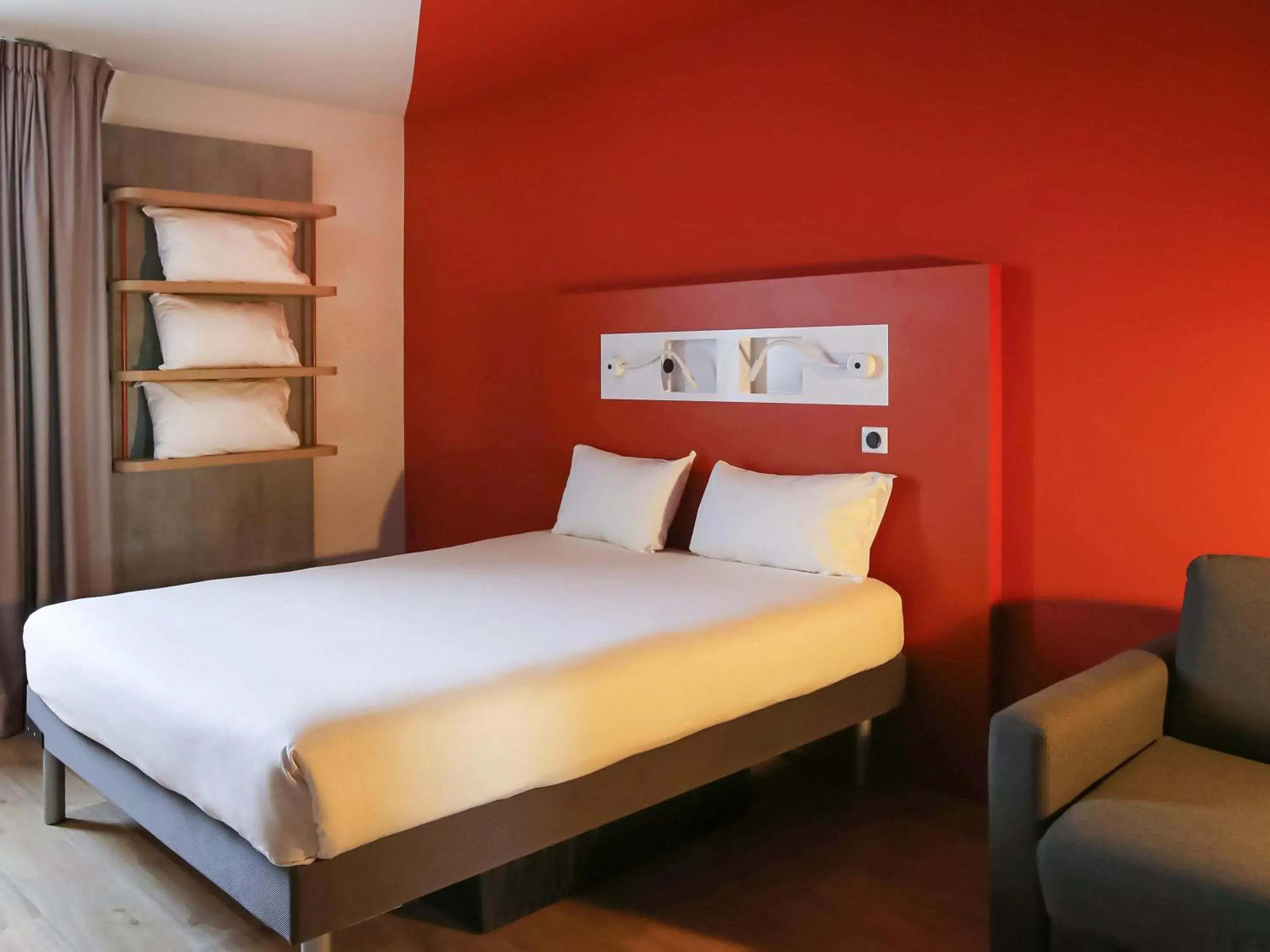 Bedroom, Bed in ibis budget Geneve Saint Genis Pouilly Bedroom, Bed in ibis budget Geneve Saint Genis Pouilly