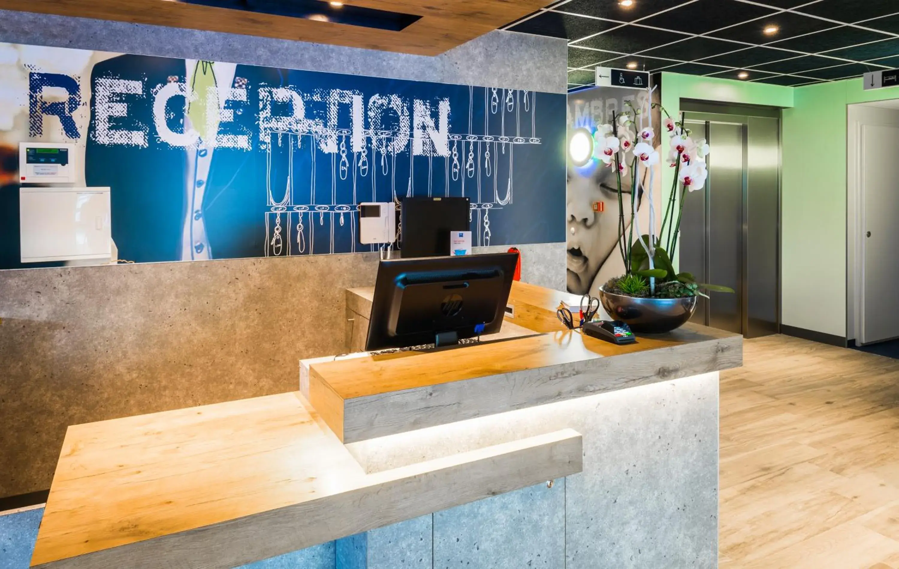 Lobby or reception in ibis budget Geneve Saint Genis Pouilly Lobby or reception in ibis budget Geneve Saint Genis Pouilly