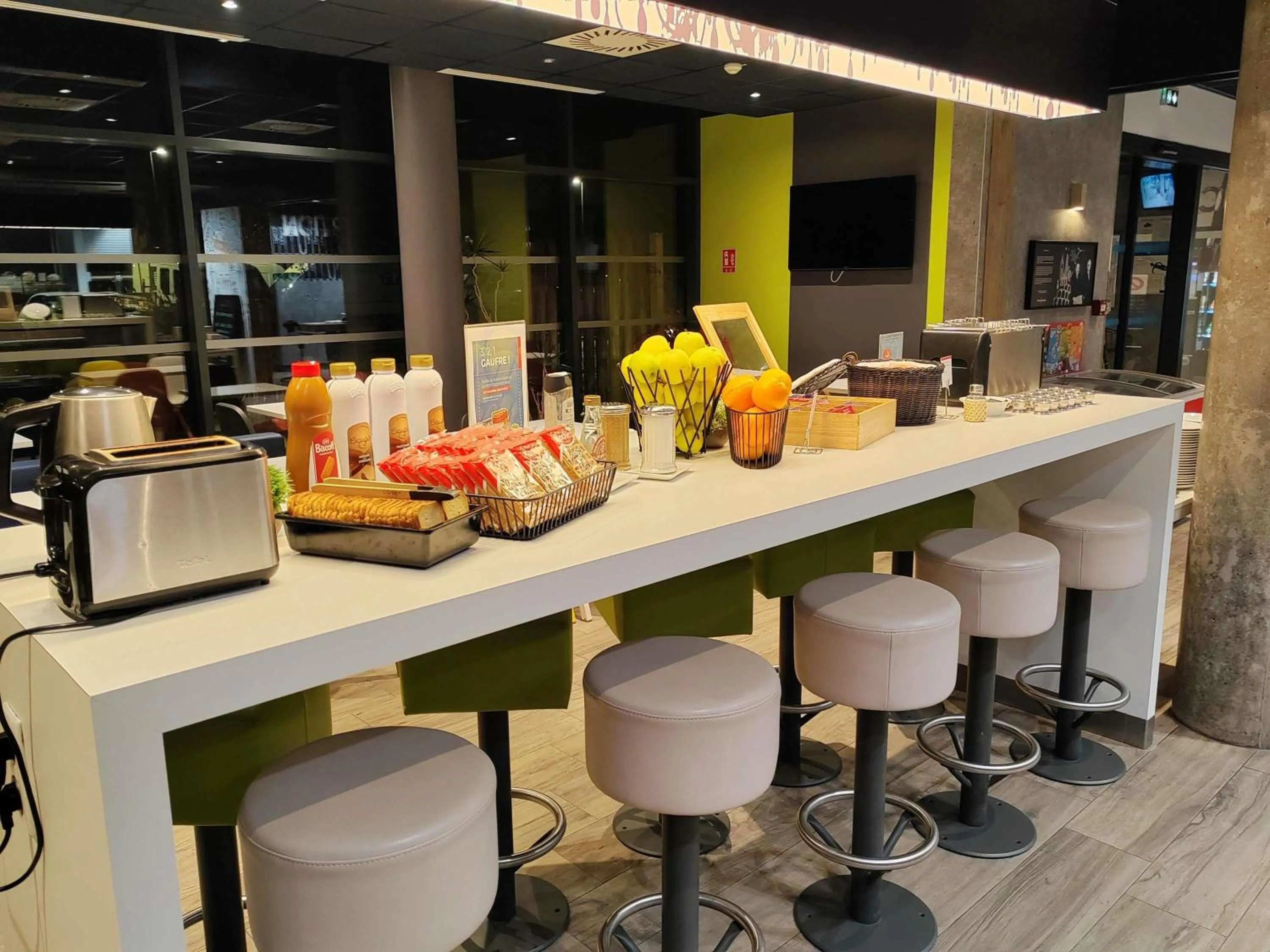 Breakfast in ibis budget Geneve Saint Genis Pouilly