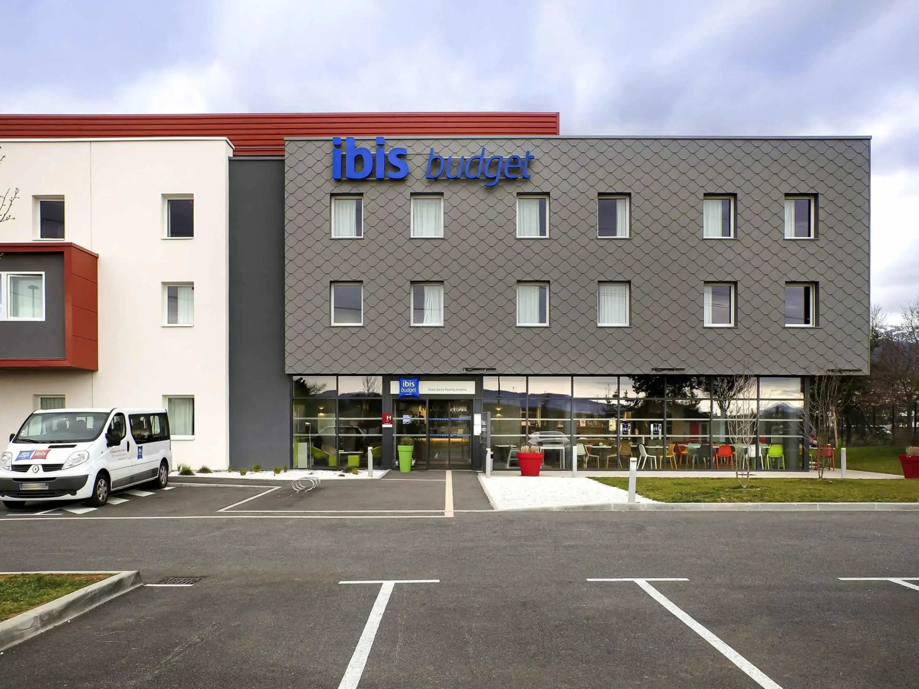 Property building in ibis budget Geneve Saint Genis Pouilly Property building in ibis budget Geneve Saint Genis Pouilly