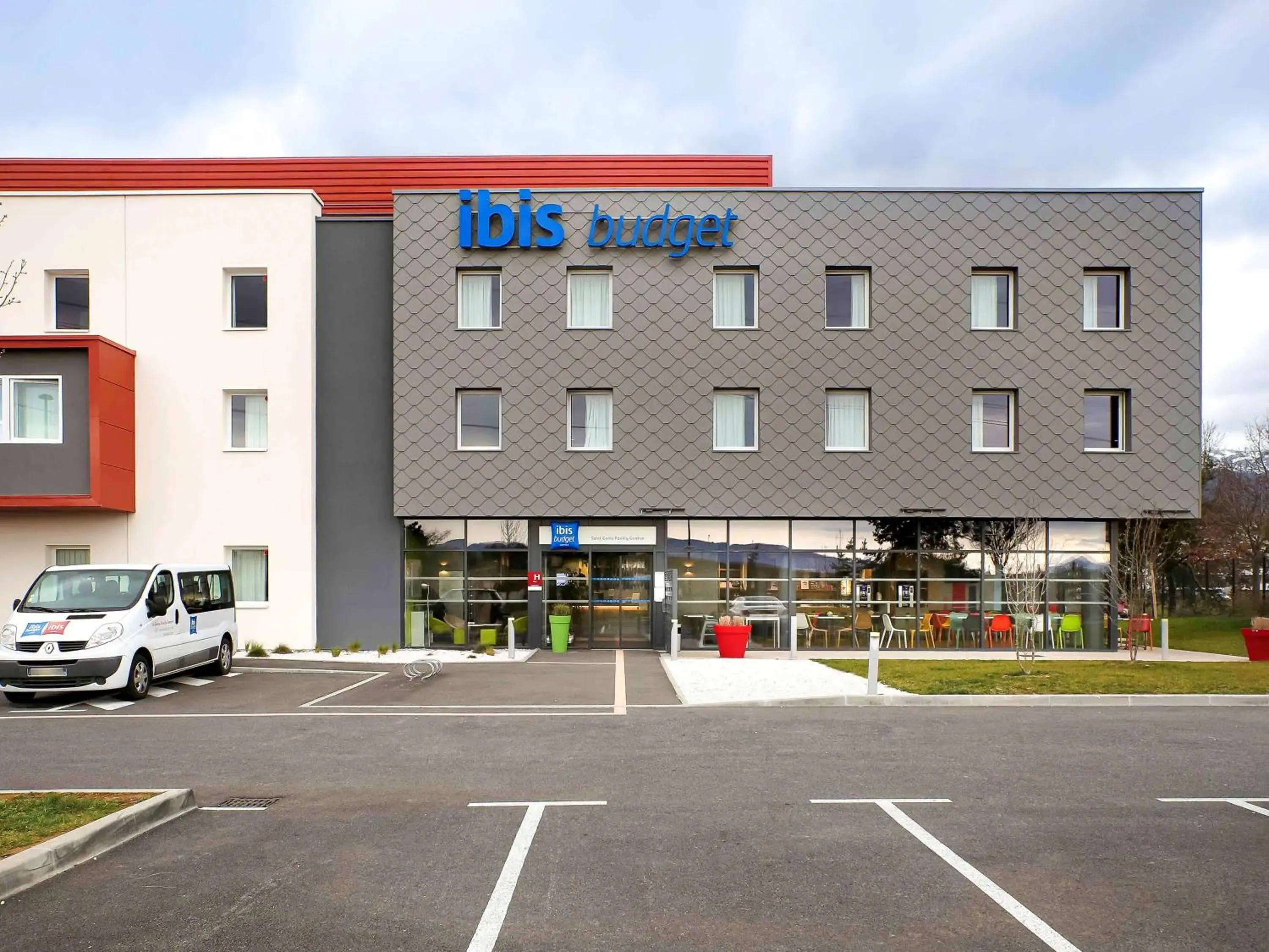 Property building in ibis budget Geneve Saint Genis Pouilly Property building in ibis budget Geneve Saint Genis Pouilly